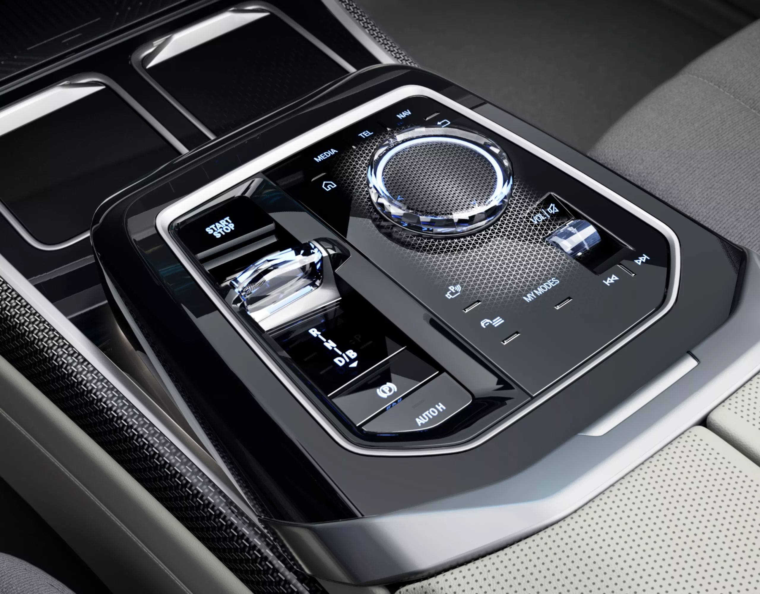 BMW M760e xDrive intelligent driving modes