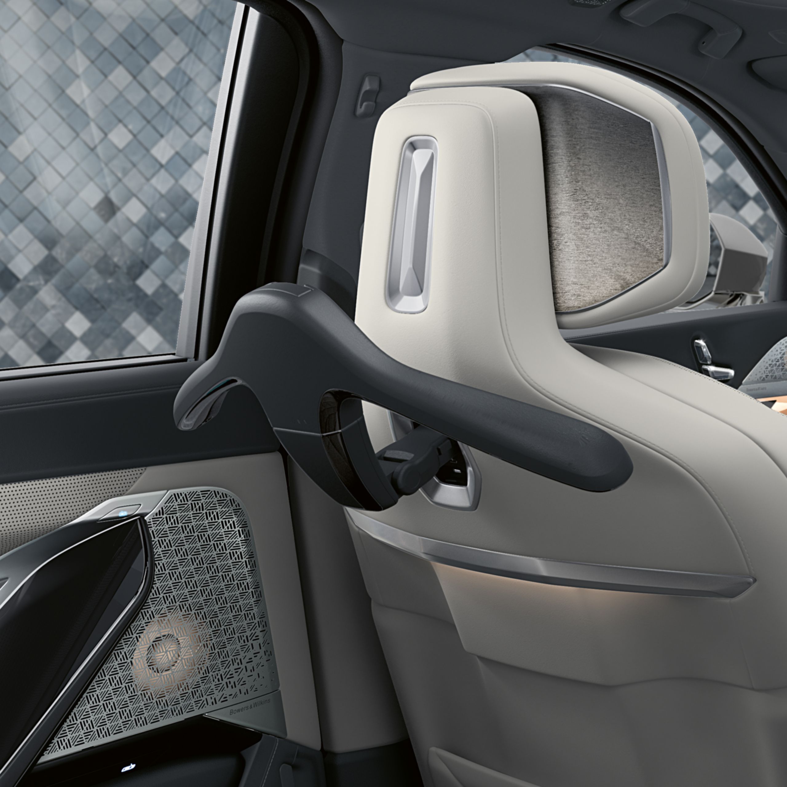 BMW i7 sedaan, BMW riidepuu süsteemile Travel & Comfort