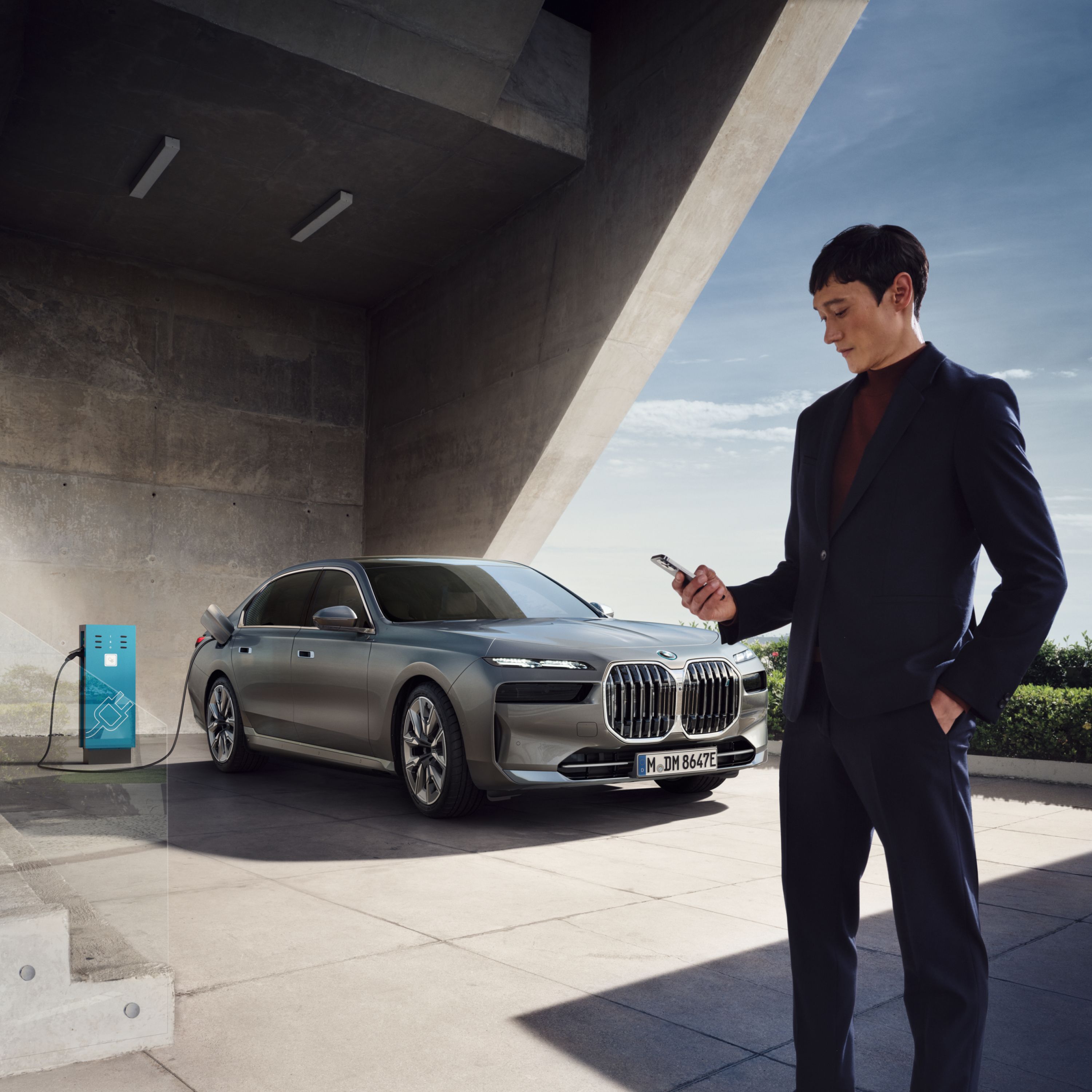BMW i7 Limousine Laden unterwegs