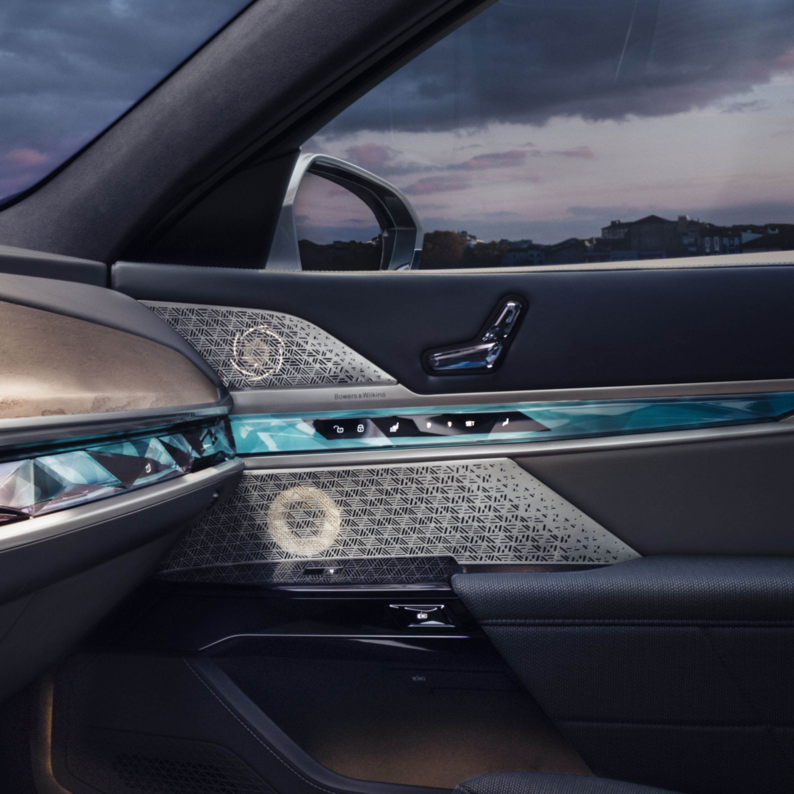 BMW i7 sedaan, ruumilise heli süsteem Bowers & Wilkins Diamond