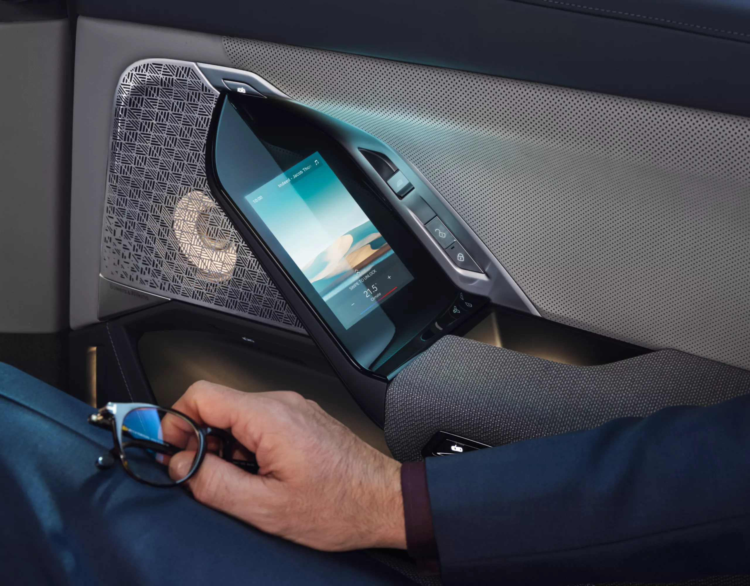 BMW i7 Sedan rear doors