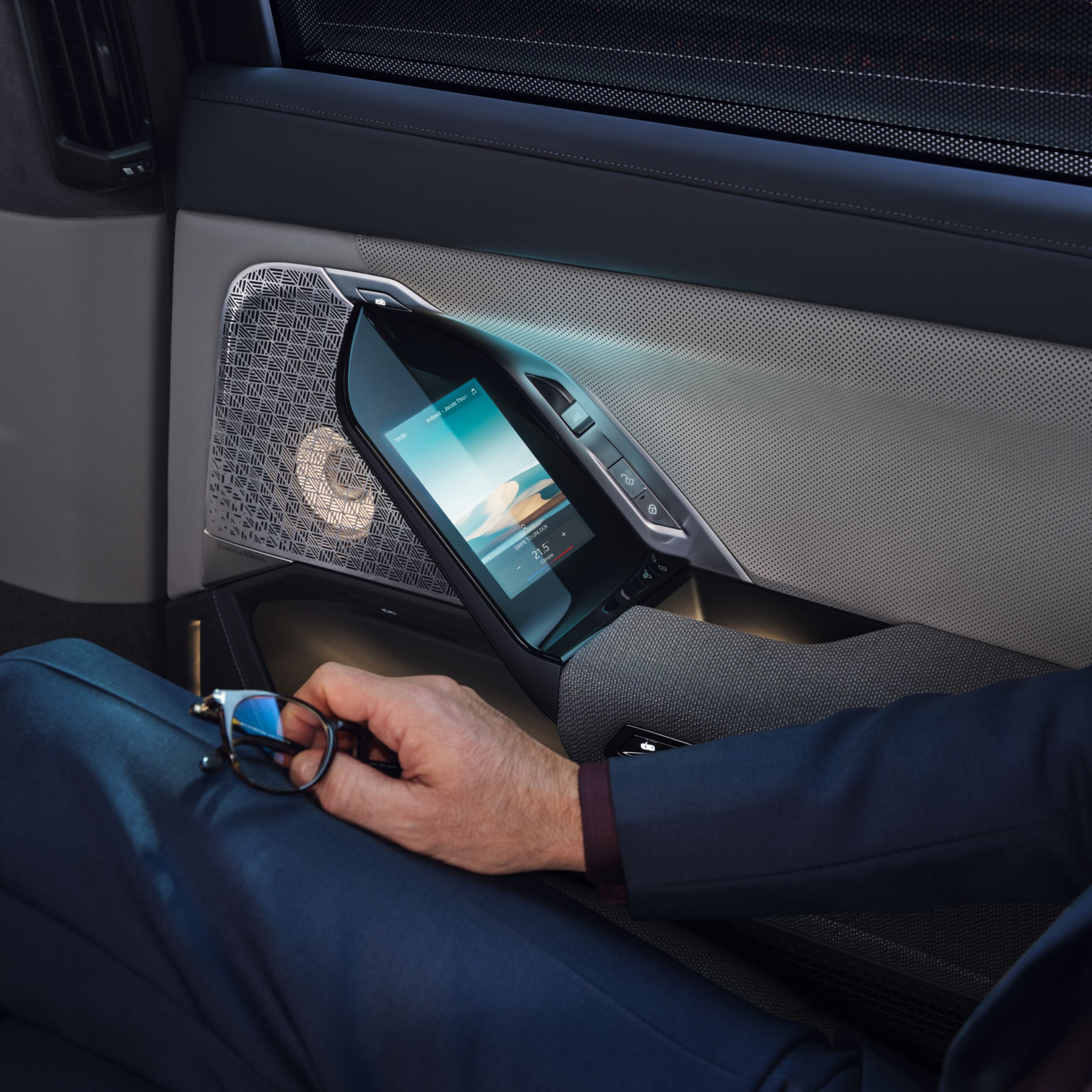 BMW i7 sedaan, tagauksed