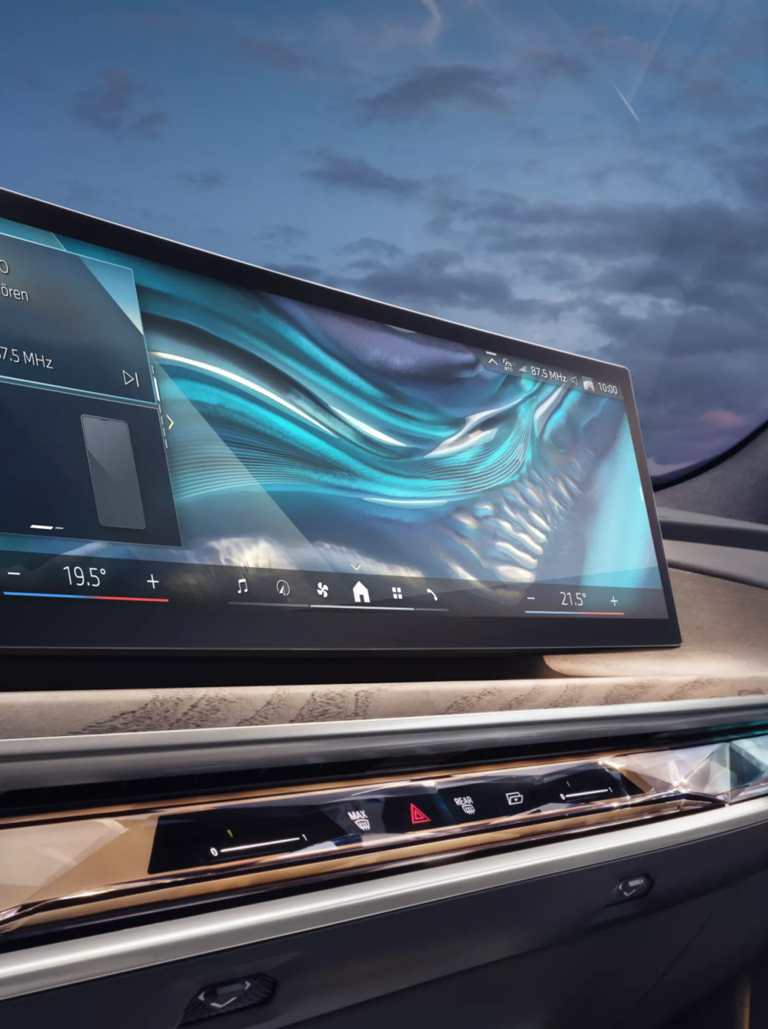 BMW i7 Limousine Curved Display