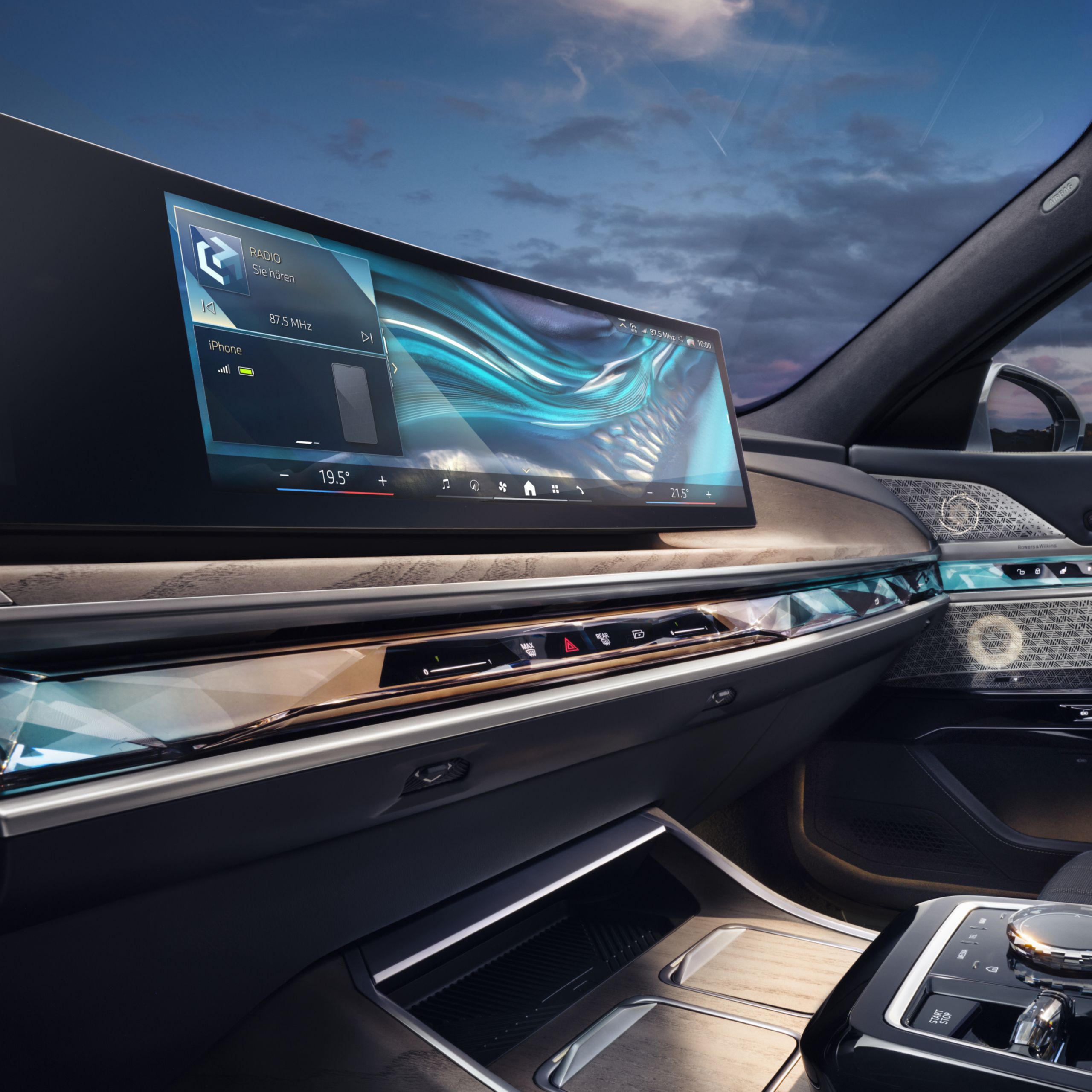 BMW i7 sedaan, kumer ekraan