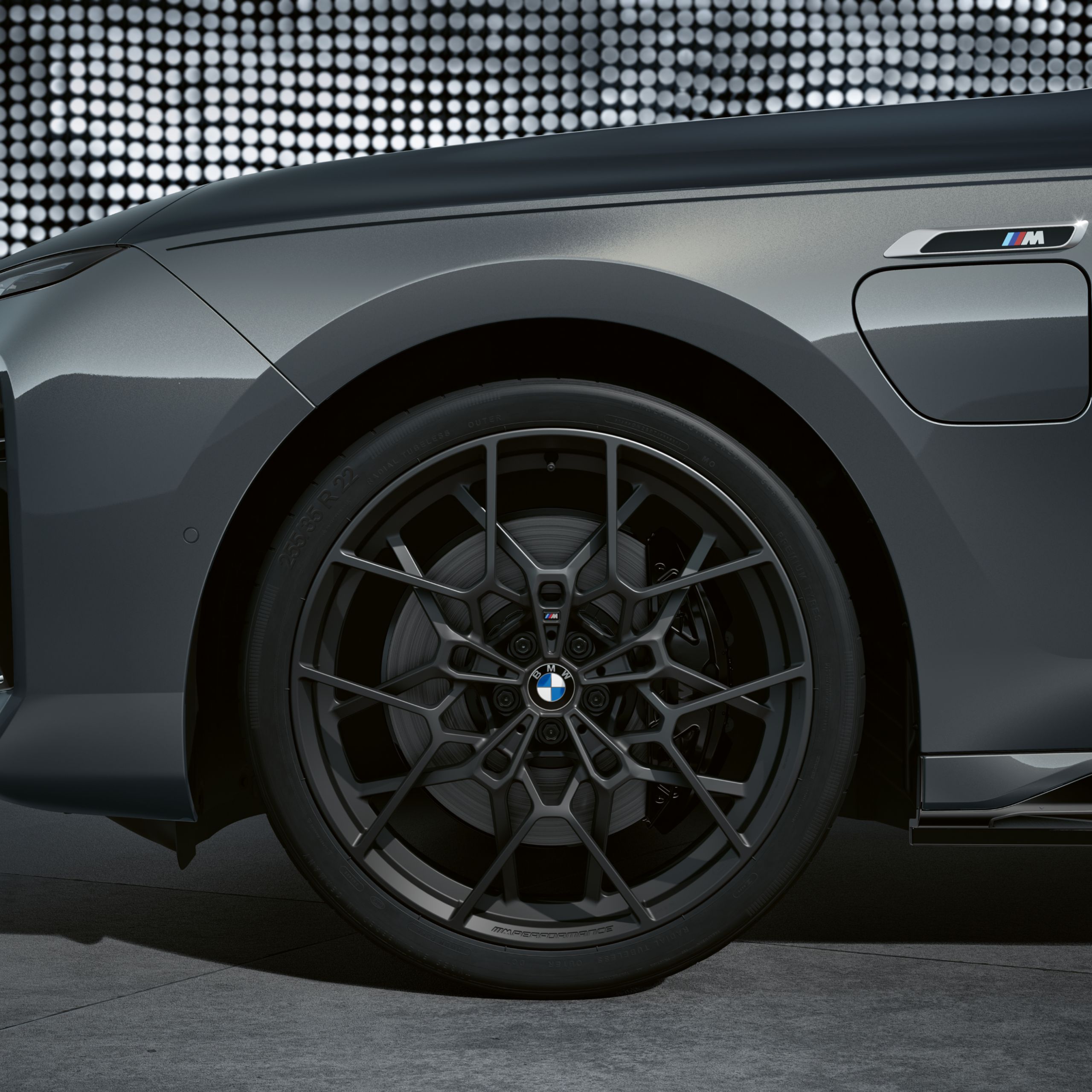 BMW 7 Limousine, 22” méretű, M Performance stílusú kovácsolt kerék, 912 M