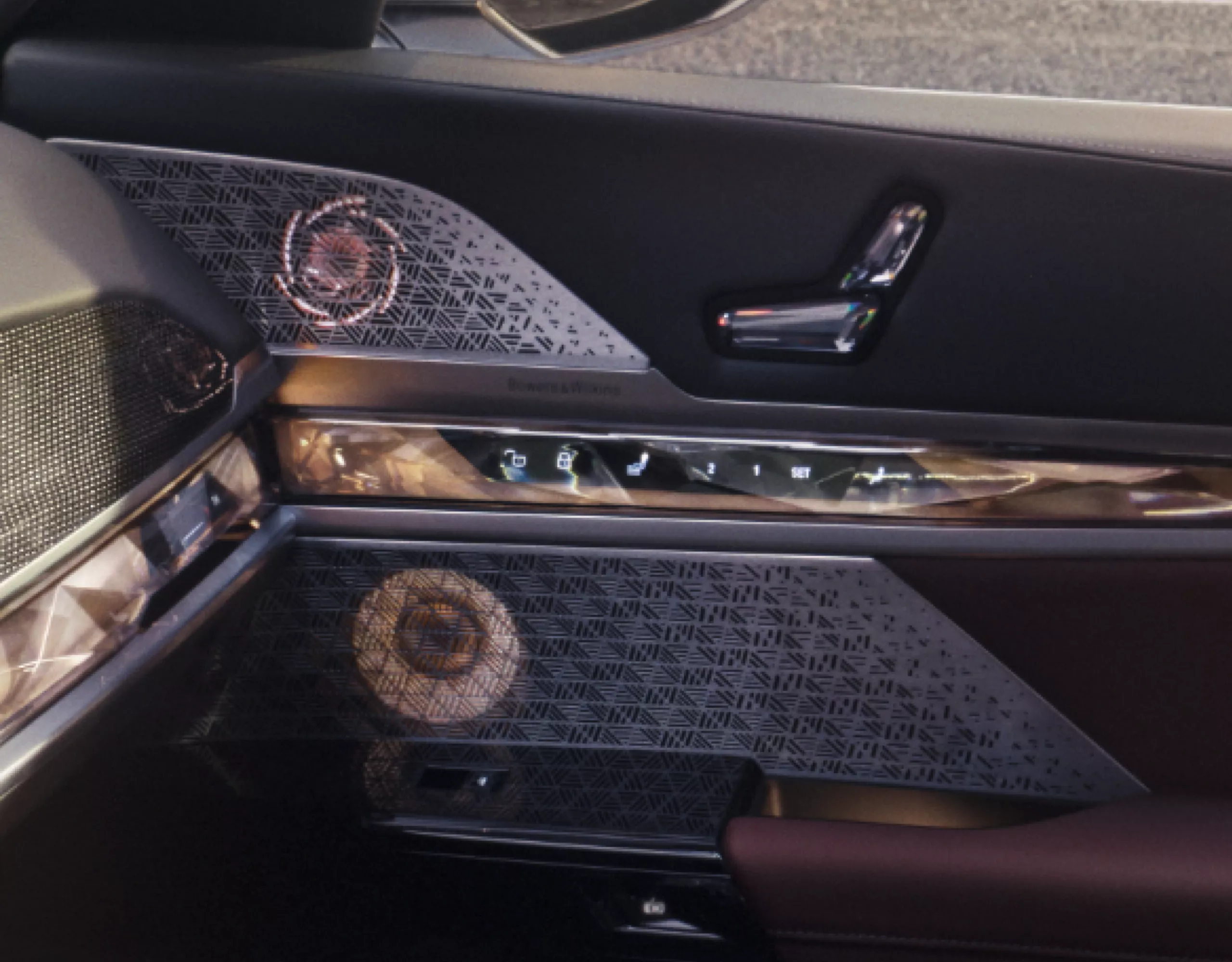 BMW 7シリーズ セダン：Bowers & Wilkins ダイヤモンド・サラウンド・サウンド・システム 