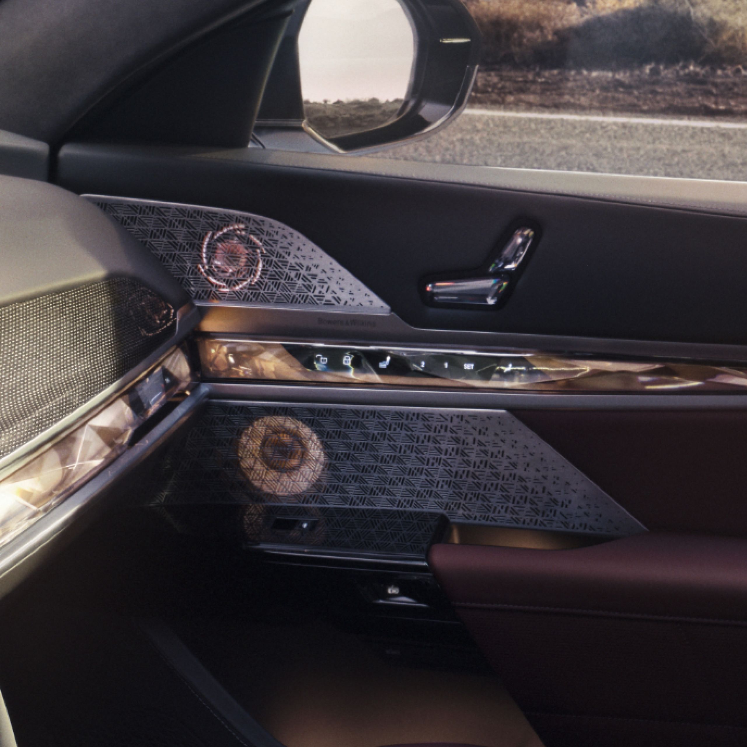 BMW 7 Limousine, Bowers & Wilkins Diamond surround hangsugárzó rendszer
