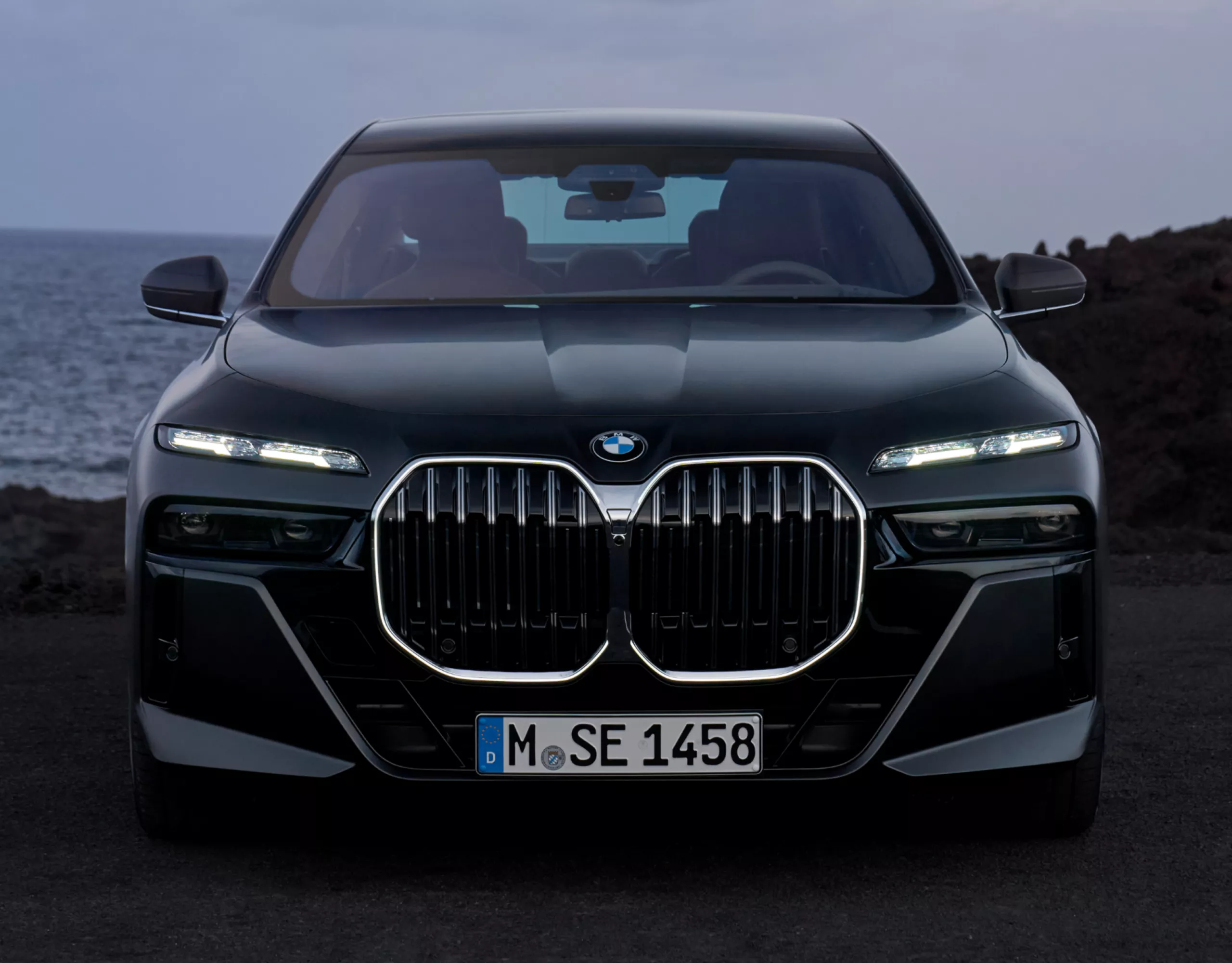 BMW 7シリーズ セダン： フロント・ビュー