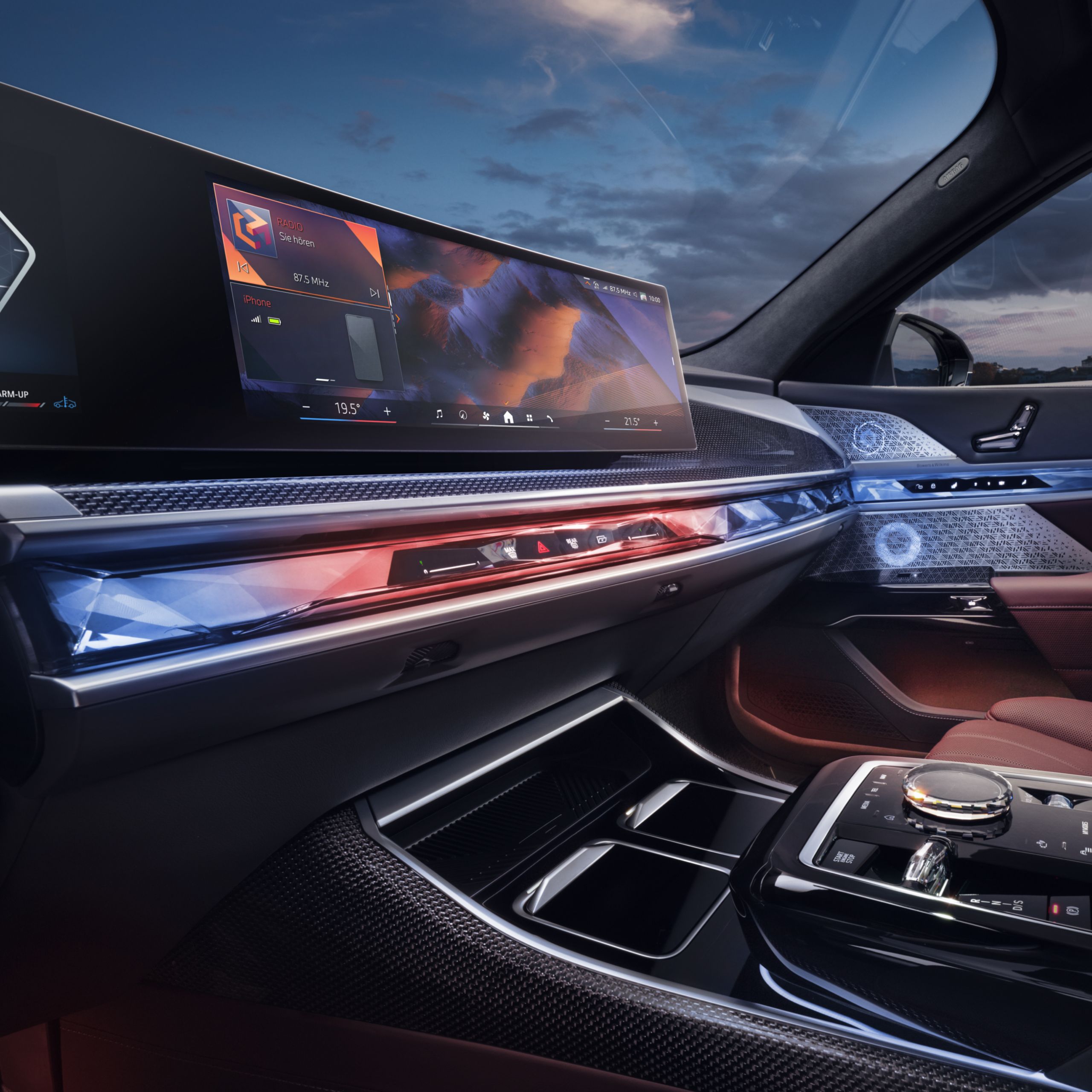 BMW 7 Limousine, hajlított kijelző