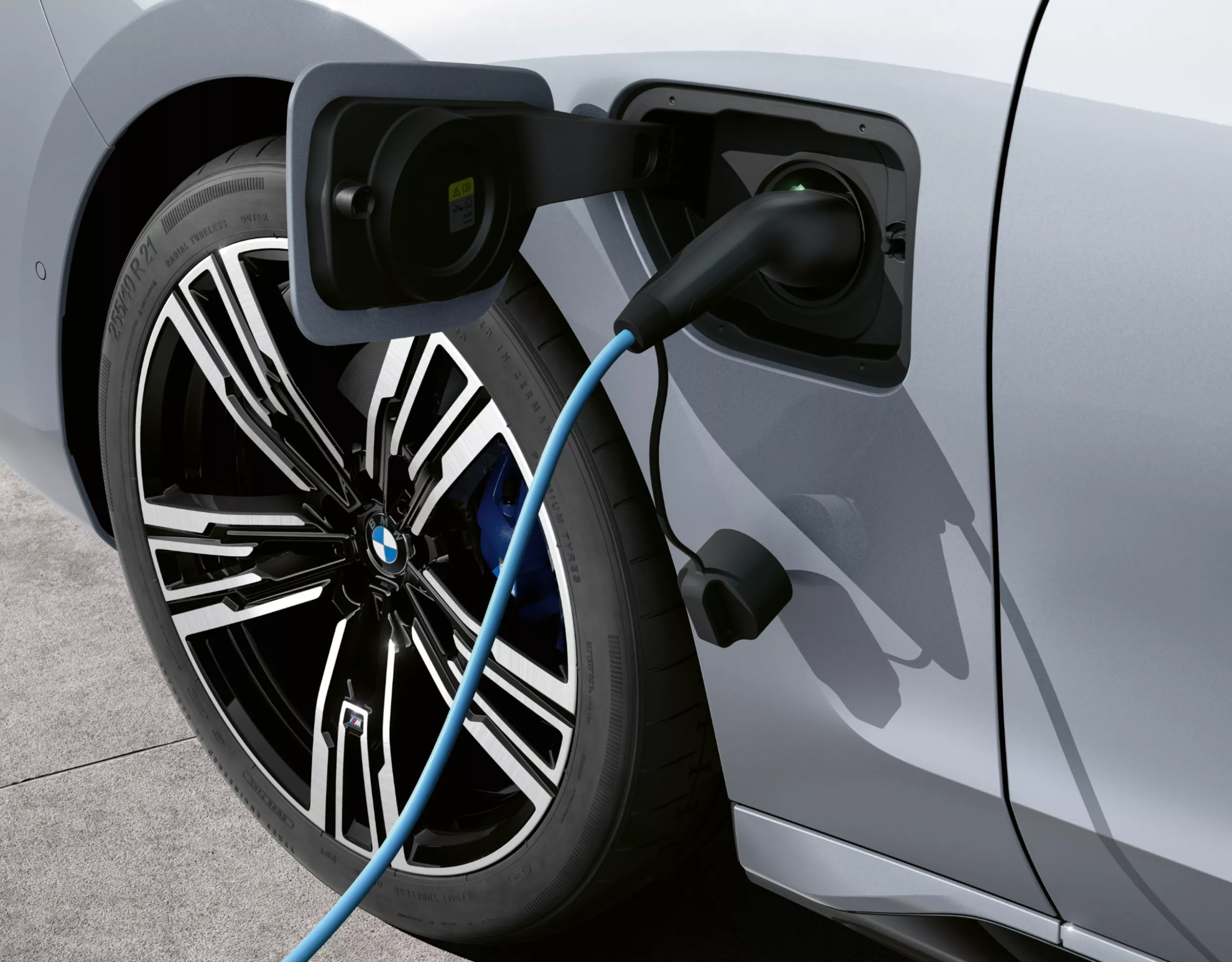 BMW 7 Series Sedan - BMW Charging
