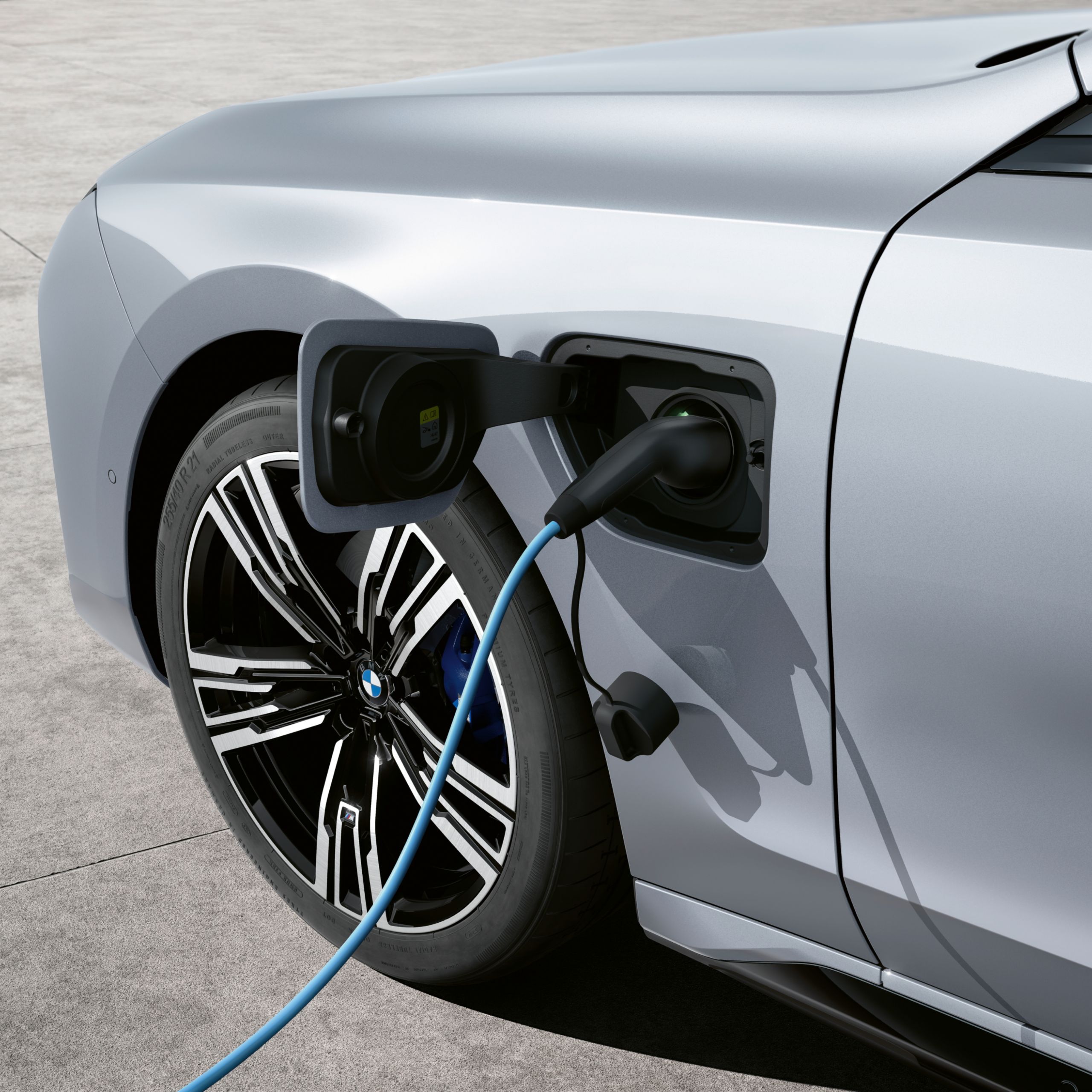 BMW 7 Limousine, BMW Charging