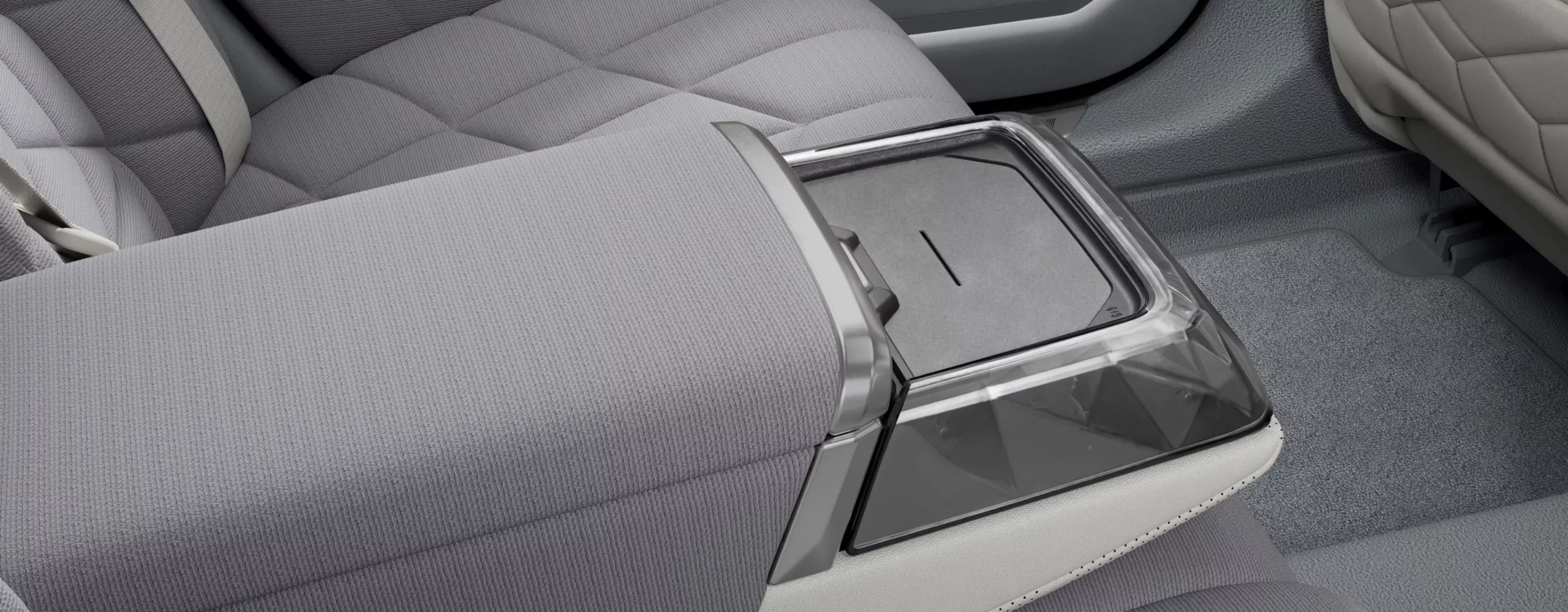 Gedetailleerd beeld van de draadloze laadschaal in de middenconsole achter