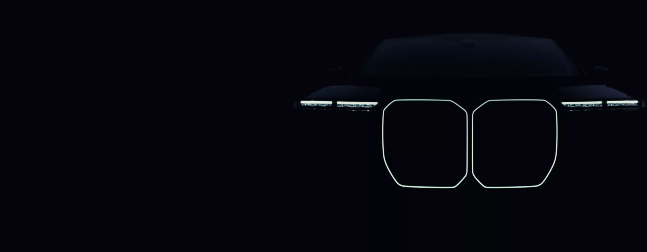 In a dark environment: Illuminated Kidney grille and illuminated upper headlights of the BMW 7 Series