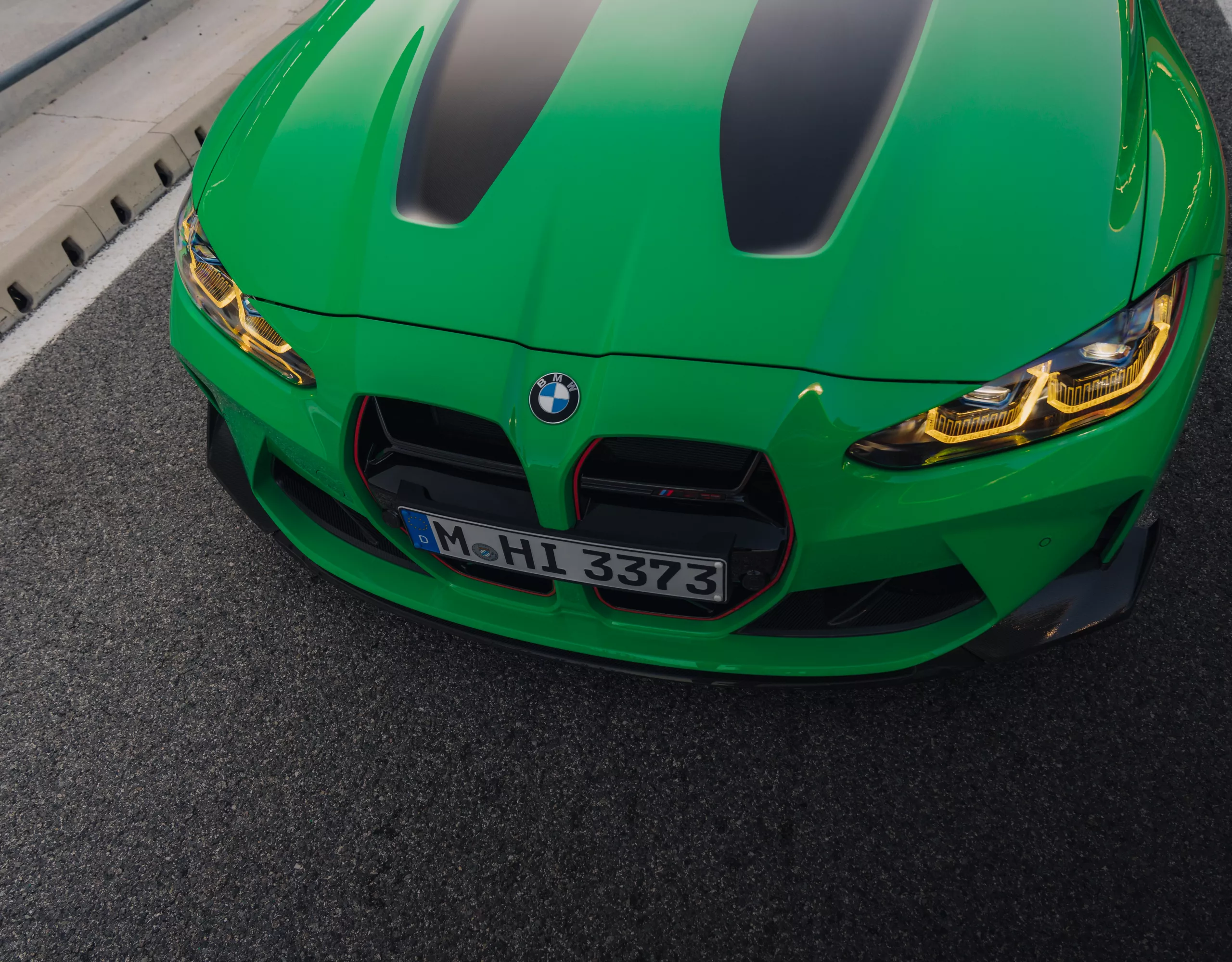 BMW M3 CS ในสี BMW Individual Signal Green Solid