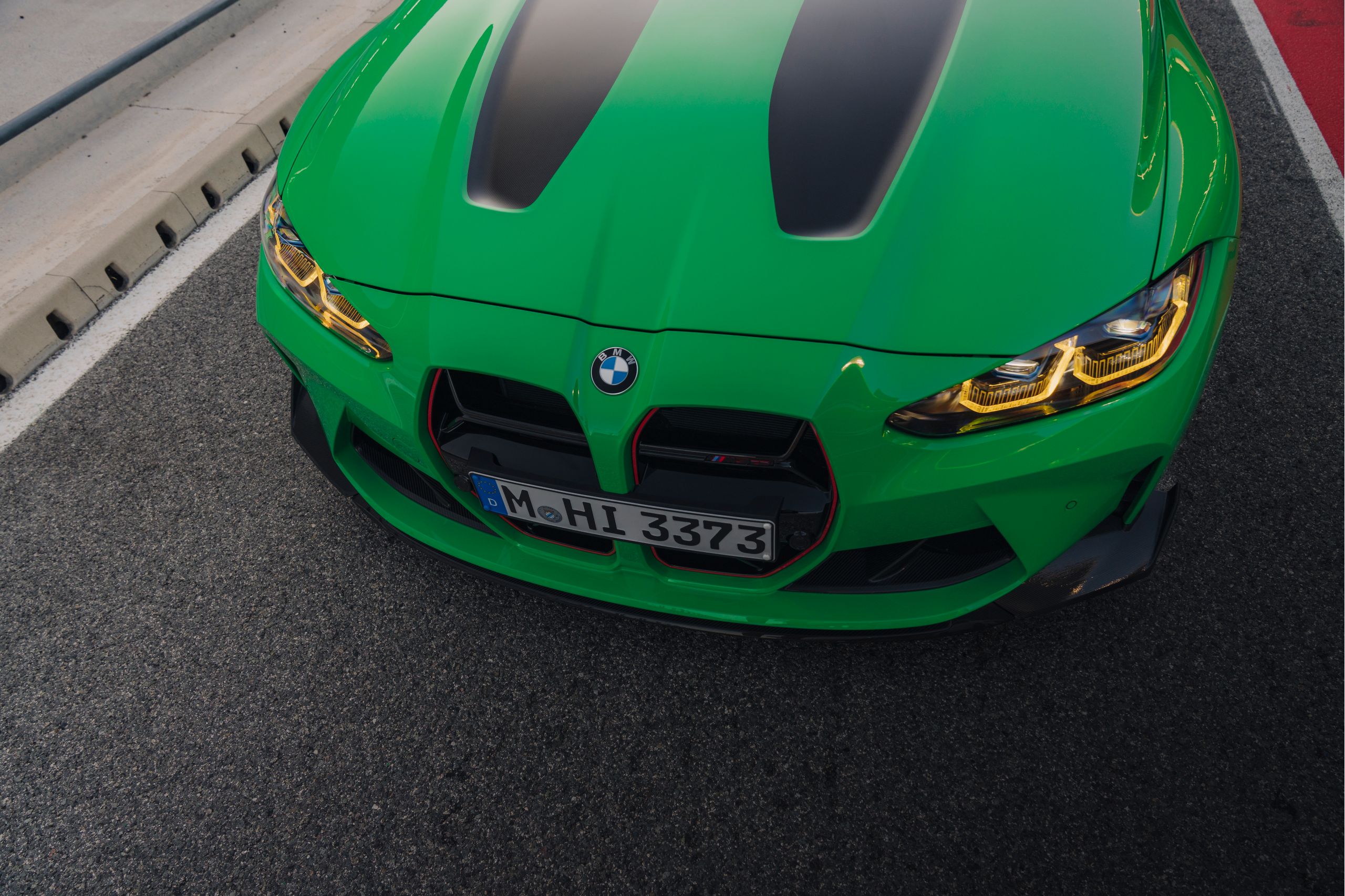 BMW M3 CS ในสี BMW Individual Signal Green Solid