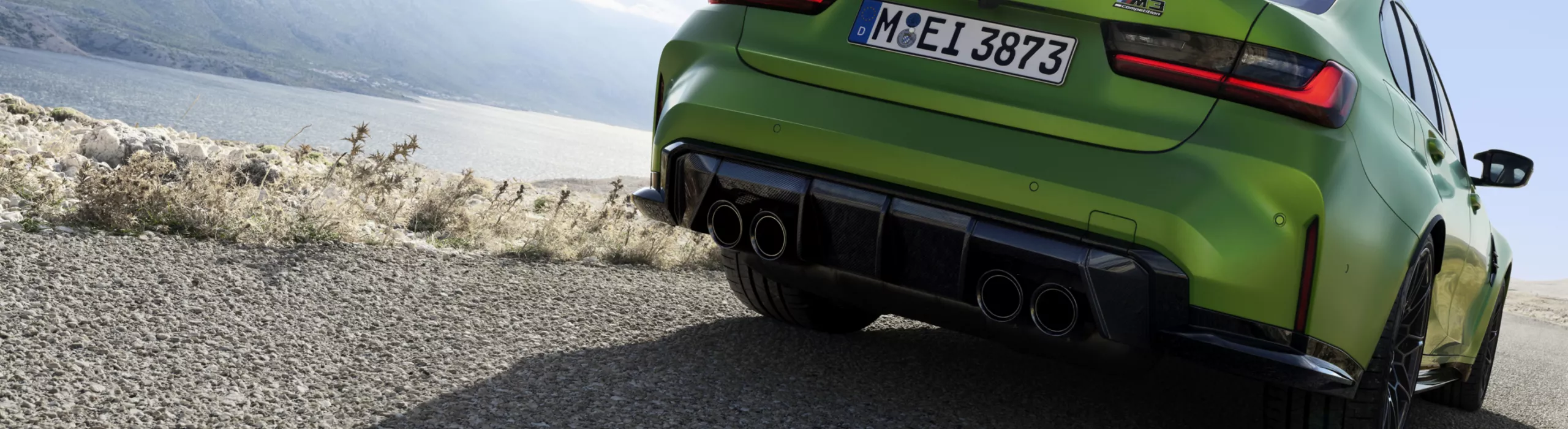 Изглед отвън на BMW M3 Competition Седан в цвят Frozen Tampa Bay Green