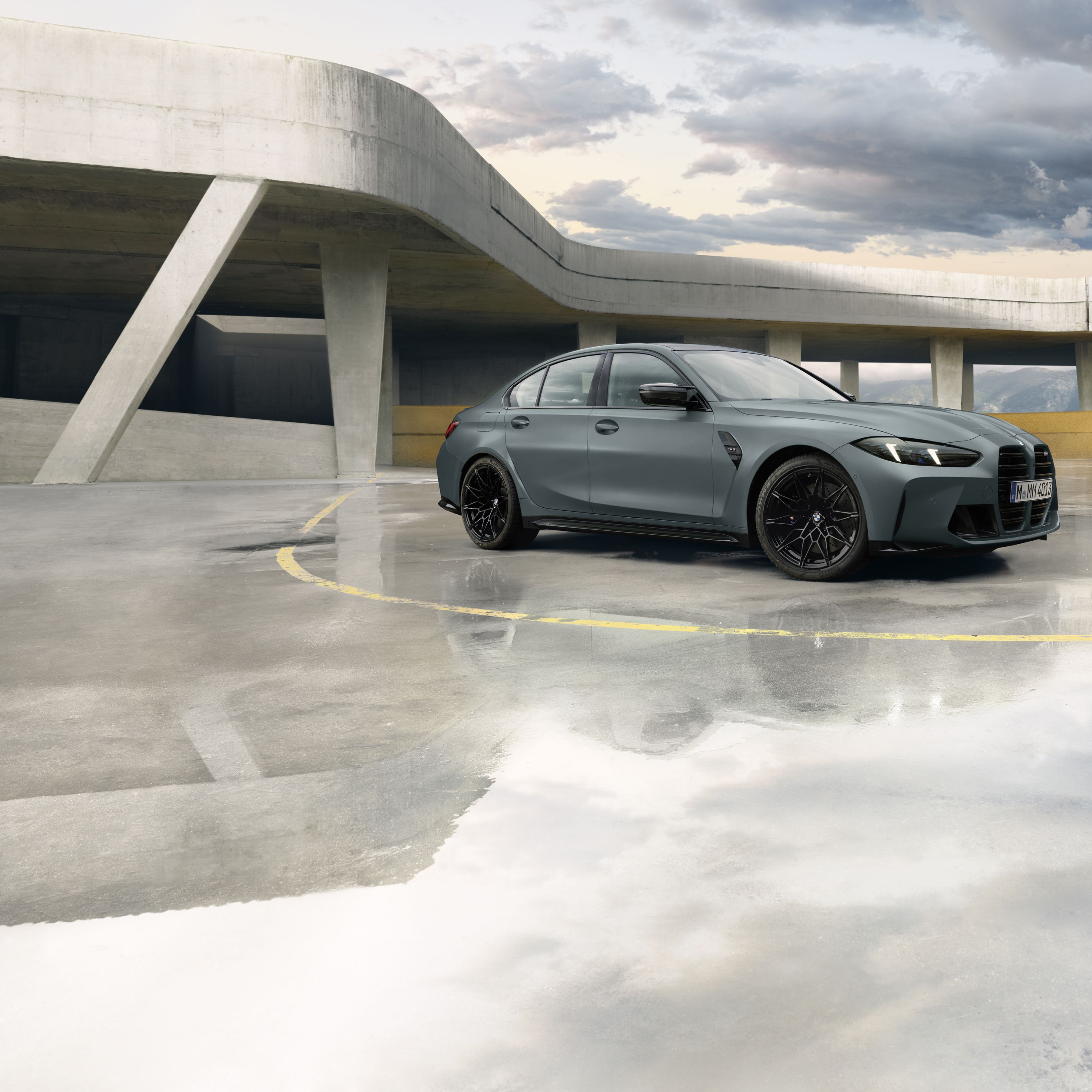 Vue extérieure de la BMW M3 Berline en Frozen Deep Green