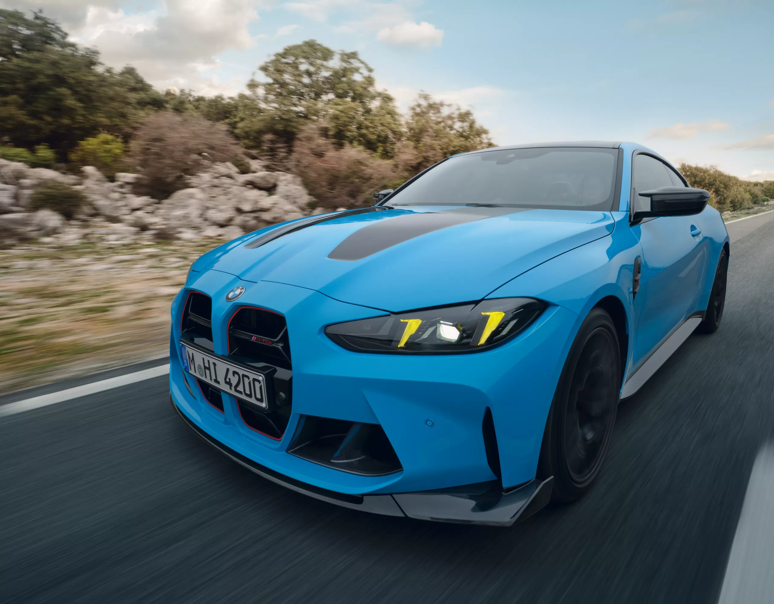 BMW M3 CS ในสี BMW Individual Riviera Blue Solid