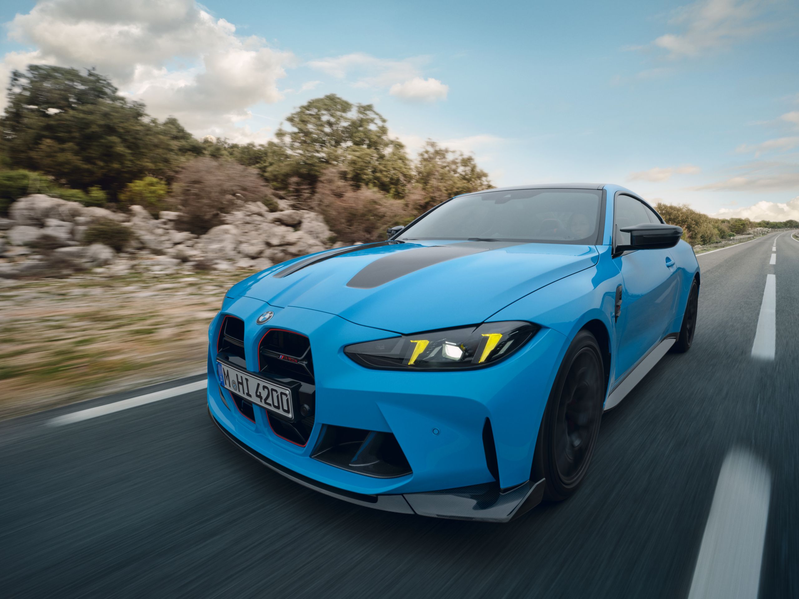 BMW M3 CS ในสี BMW Individual Riviera Blue Solid