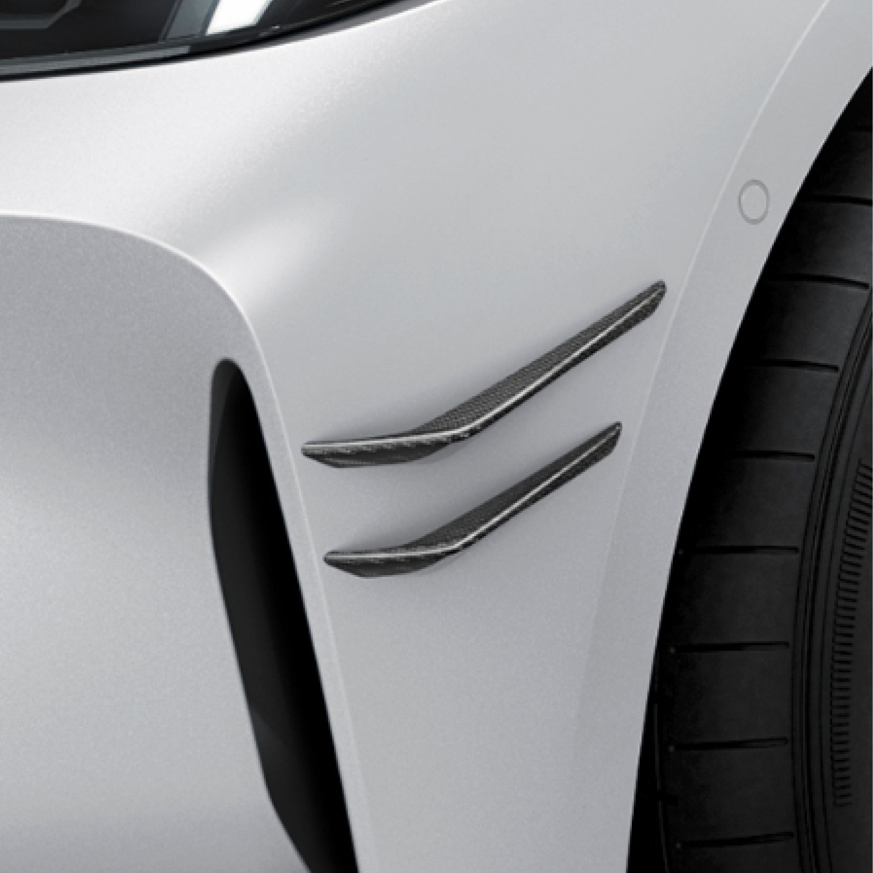 BMW M4 Coupé, defletores M Performance em fibra de carbono