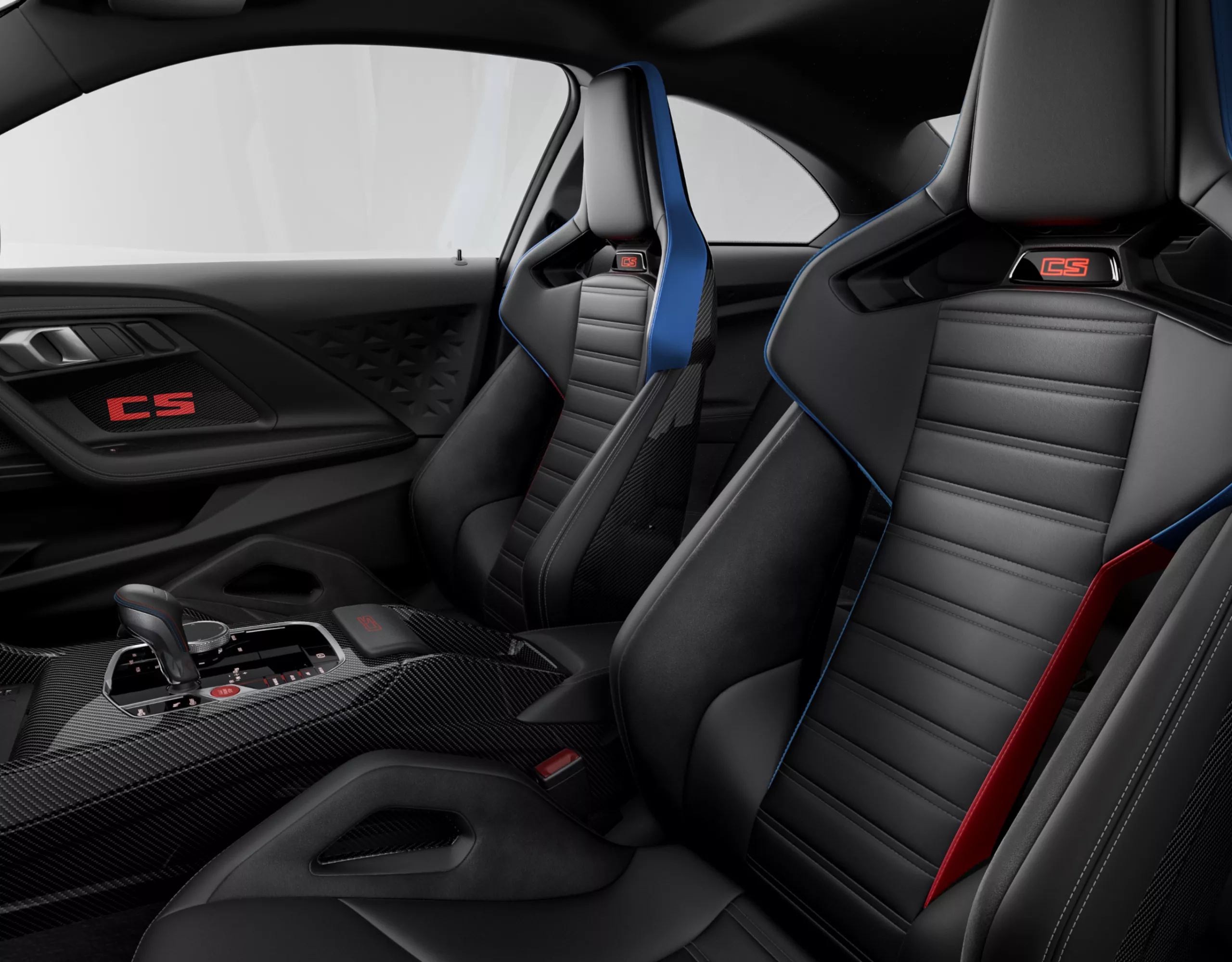 BMW M2 CS, asientos envolventes M de carbono