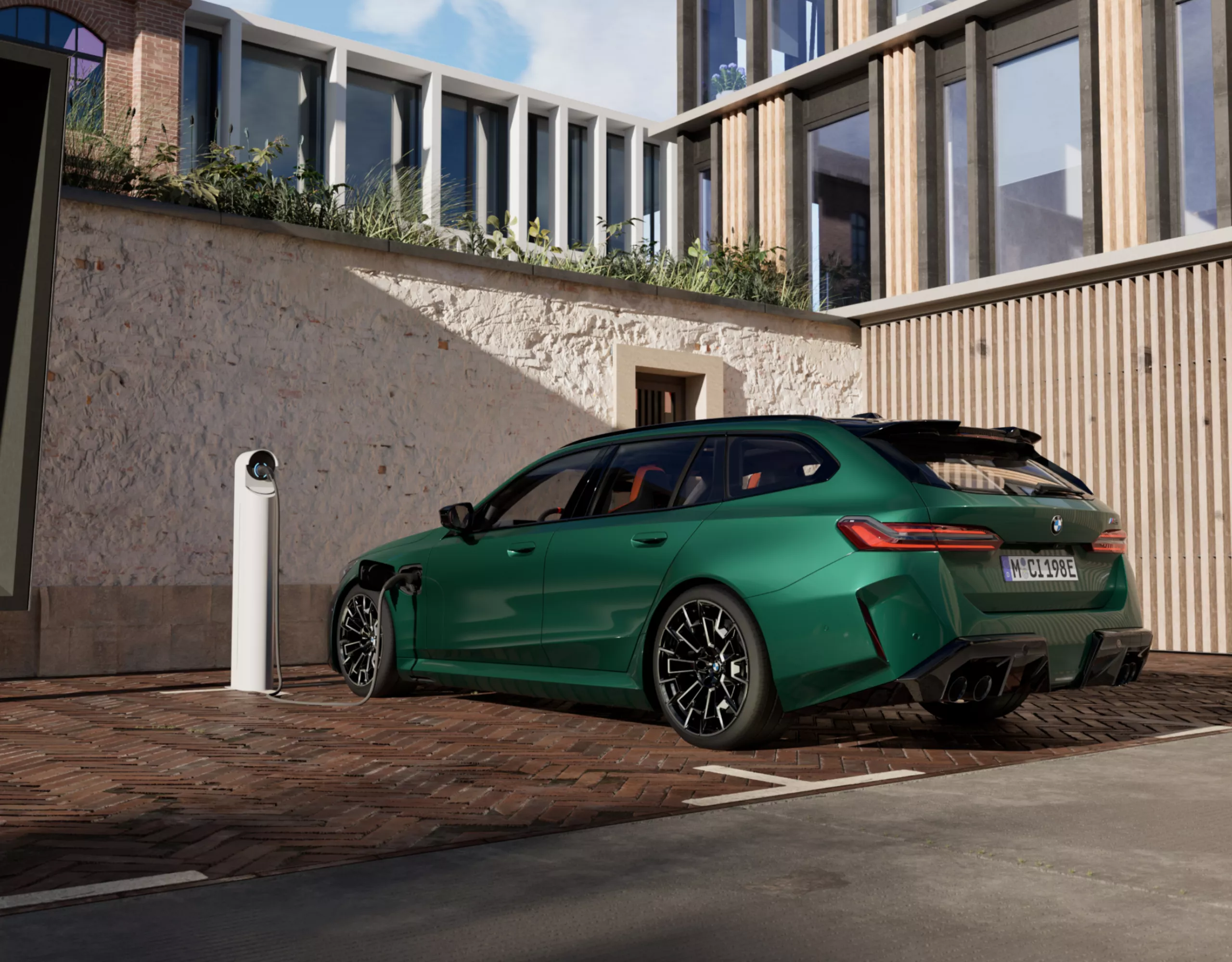 Connected Home Charging BMW M5 Touring G99