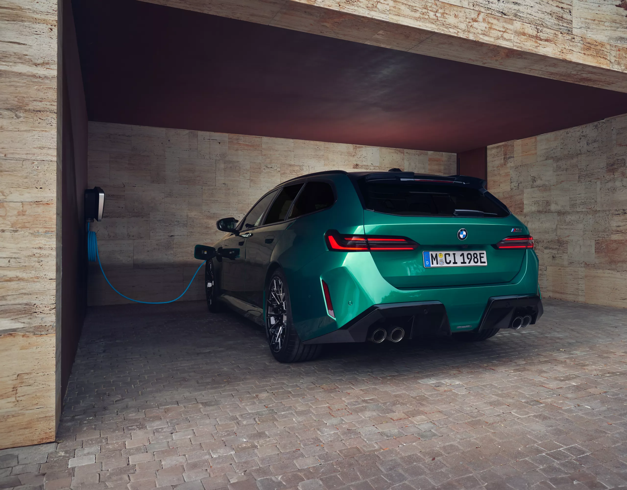 Zuhause laden BMW M5 Touring G99 