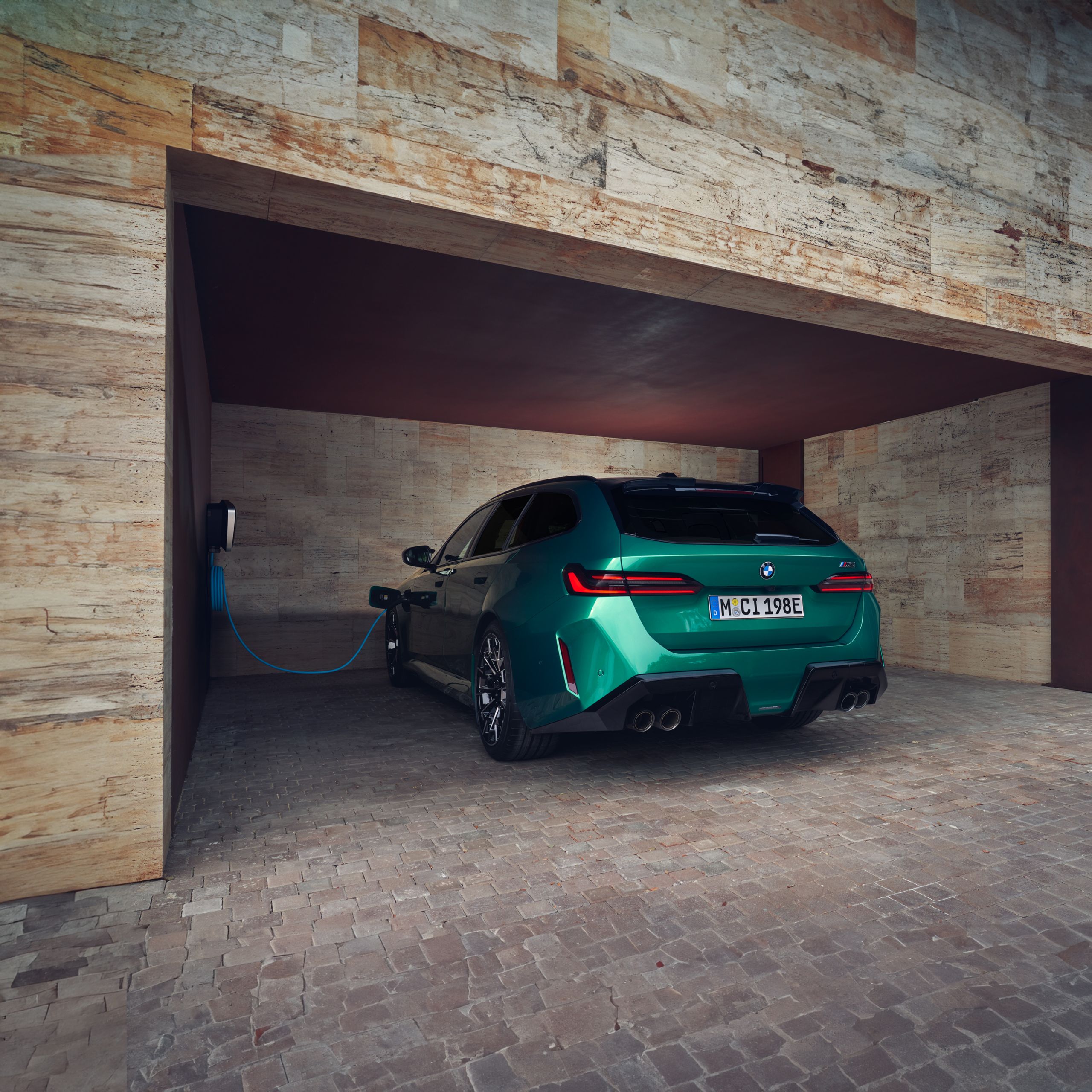 BMW M5 Touring G99, kodus laadimine
