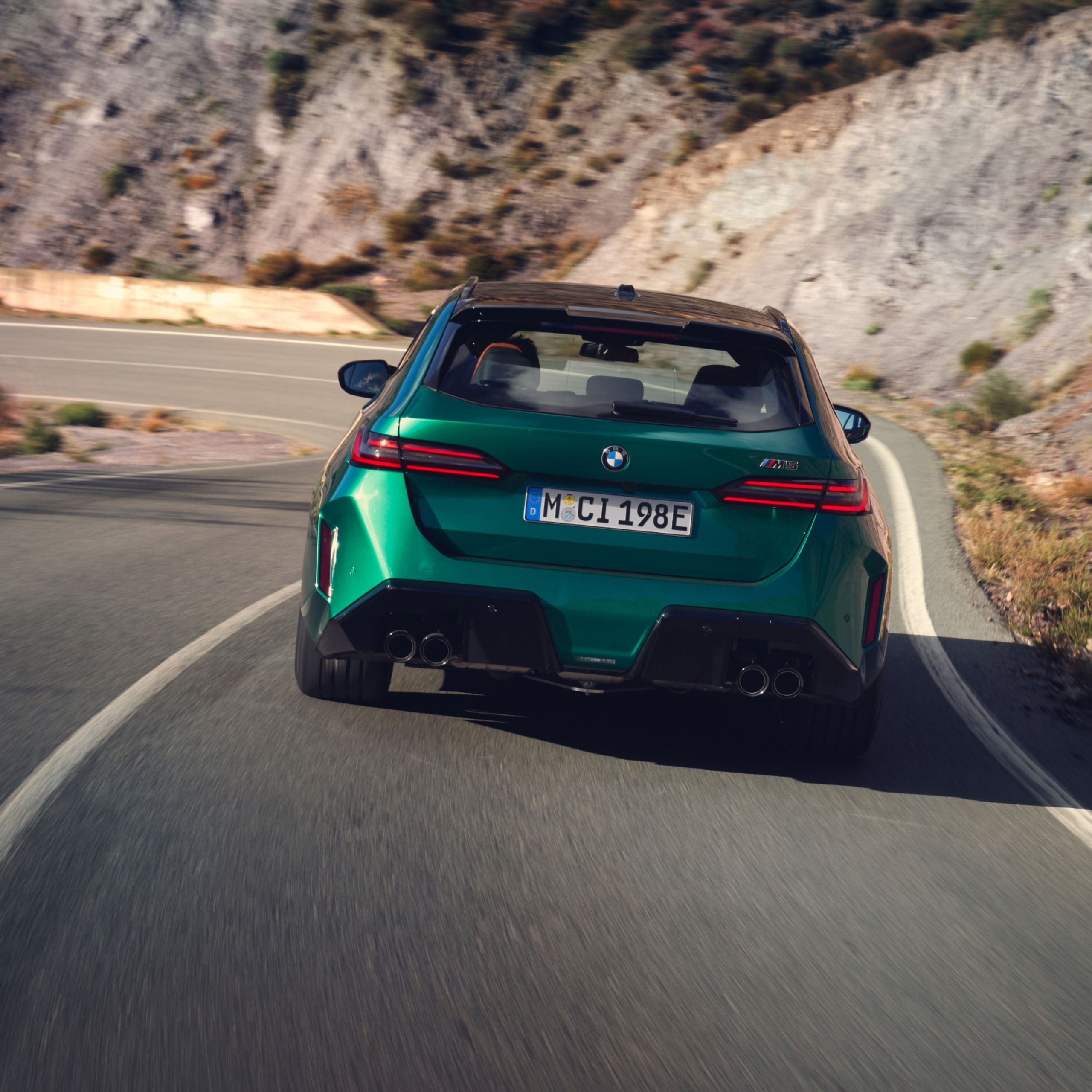 Yeni BMW M5 Touring elektrikli performans