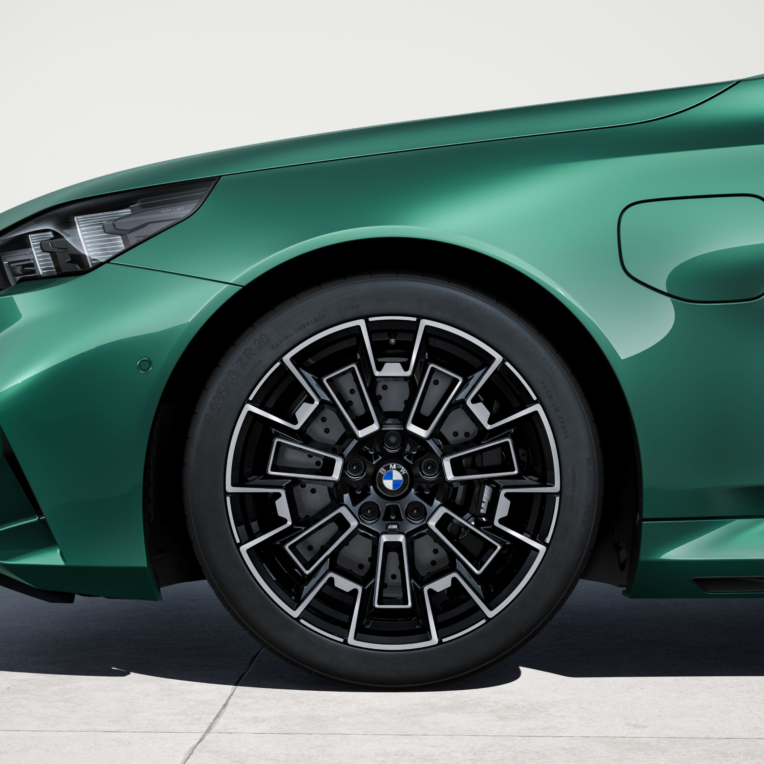 BMW M5 Touring 20“/21“ M Leichtmetallräder Doppelspeiche 952 M Schwarz mit Mischbereifung und Sportreifen