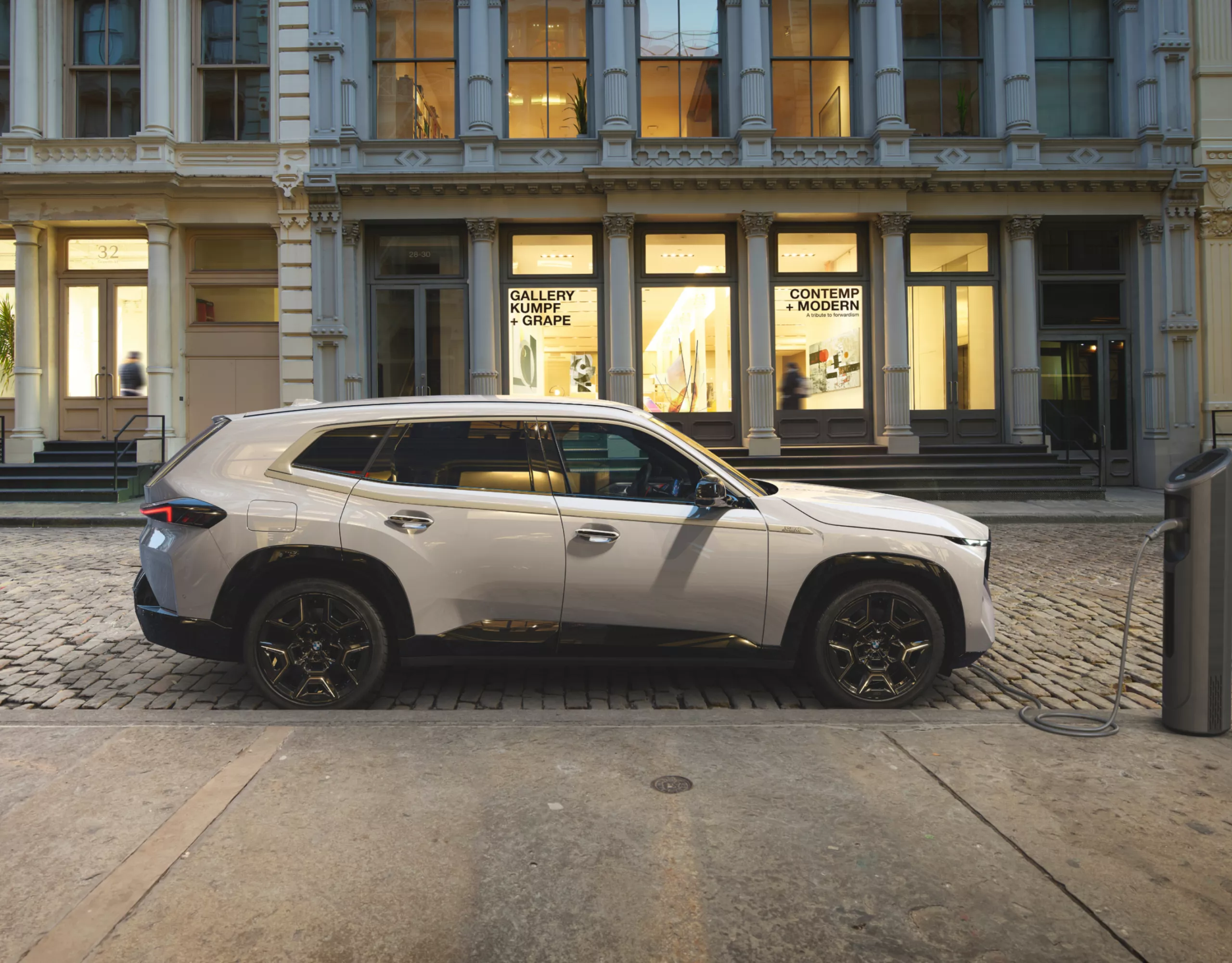 BMW XM G09 side view