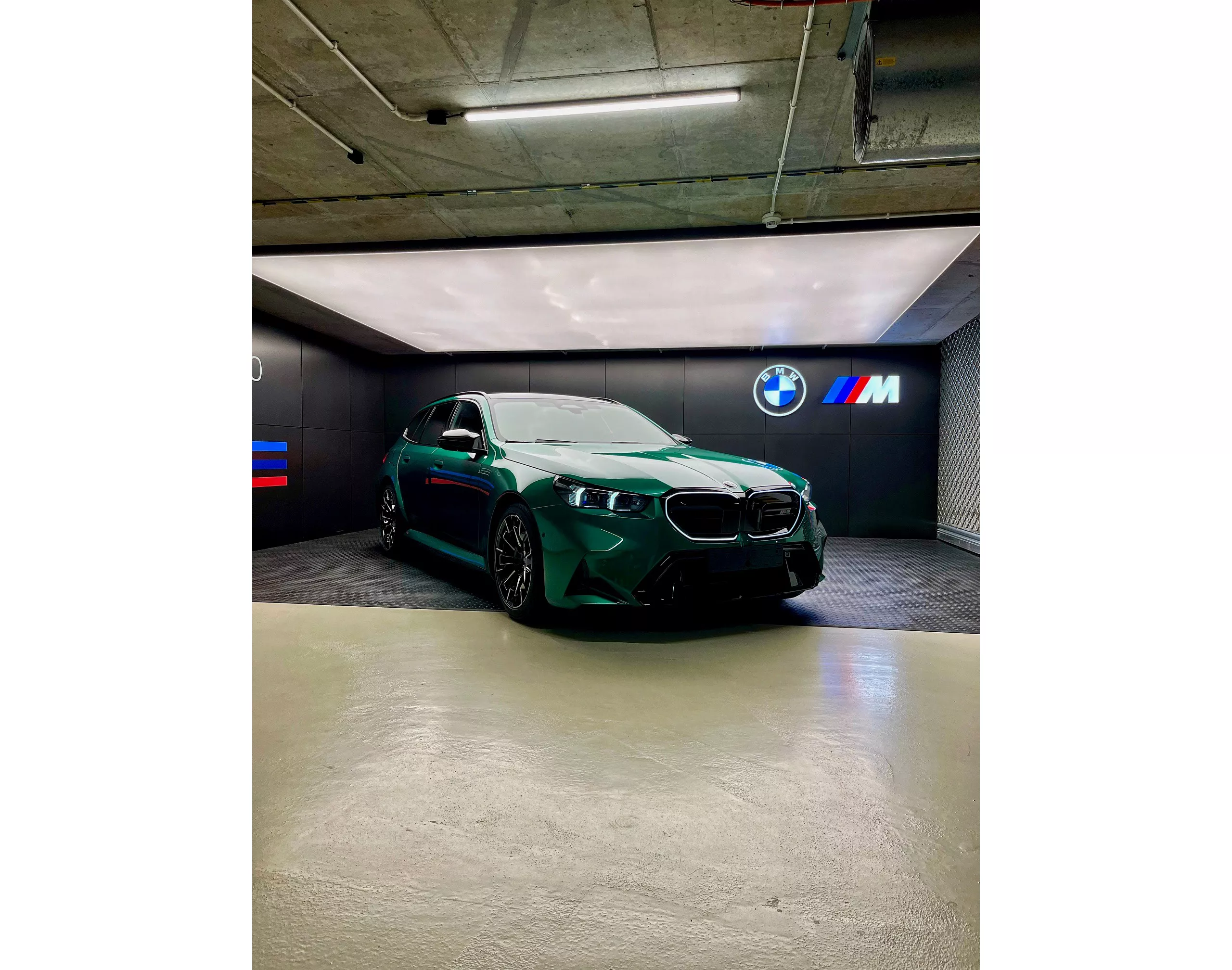 M5 Touring in green colour