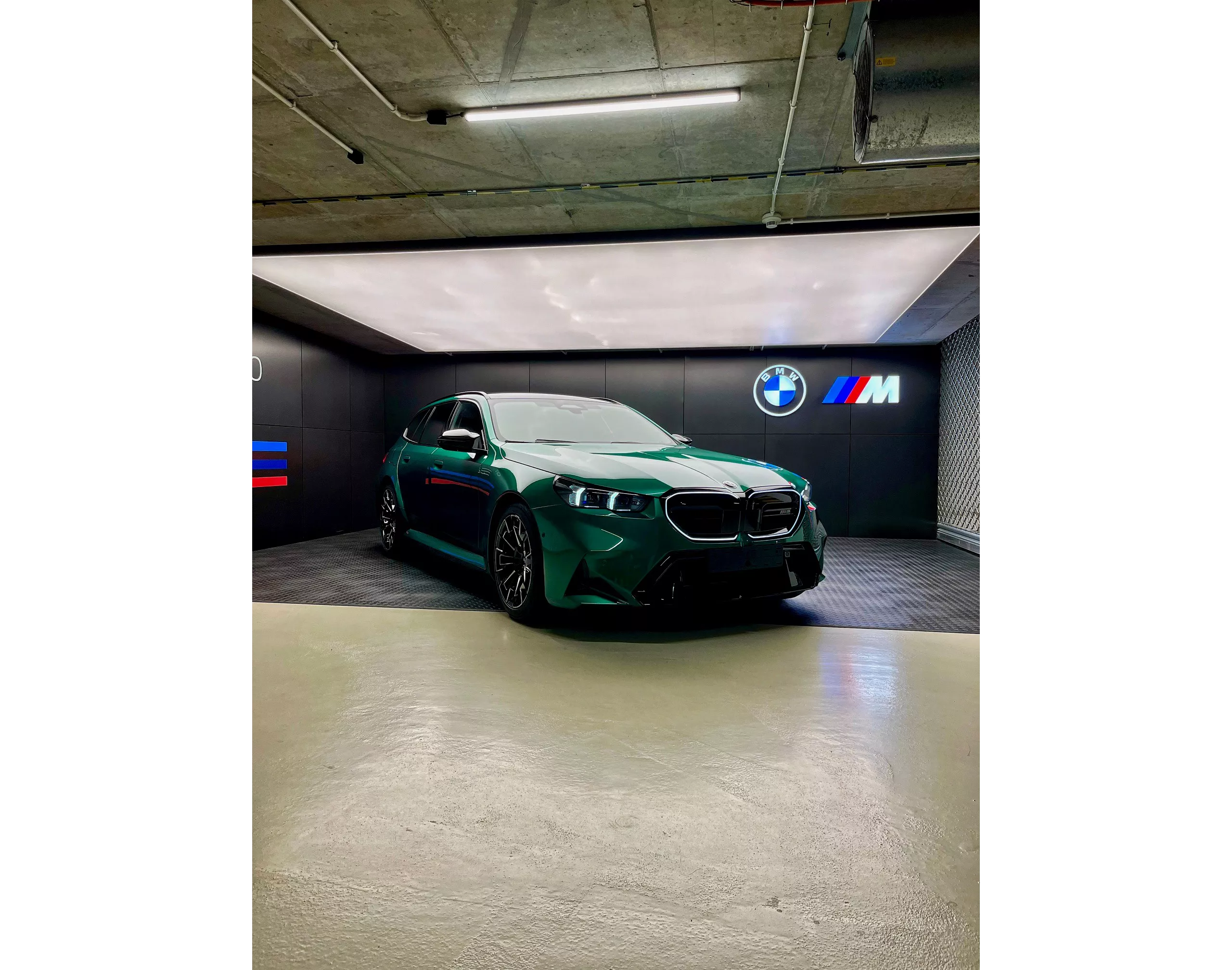 M5 Touring in green colour
