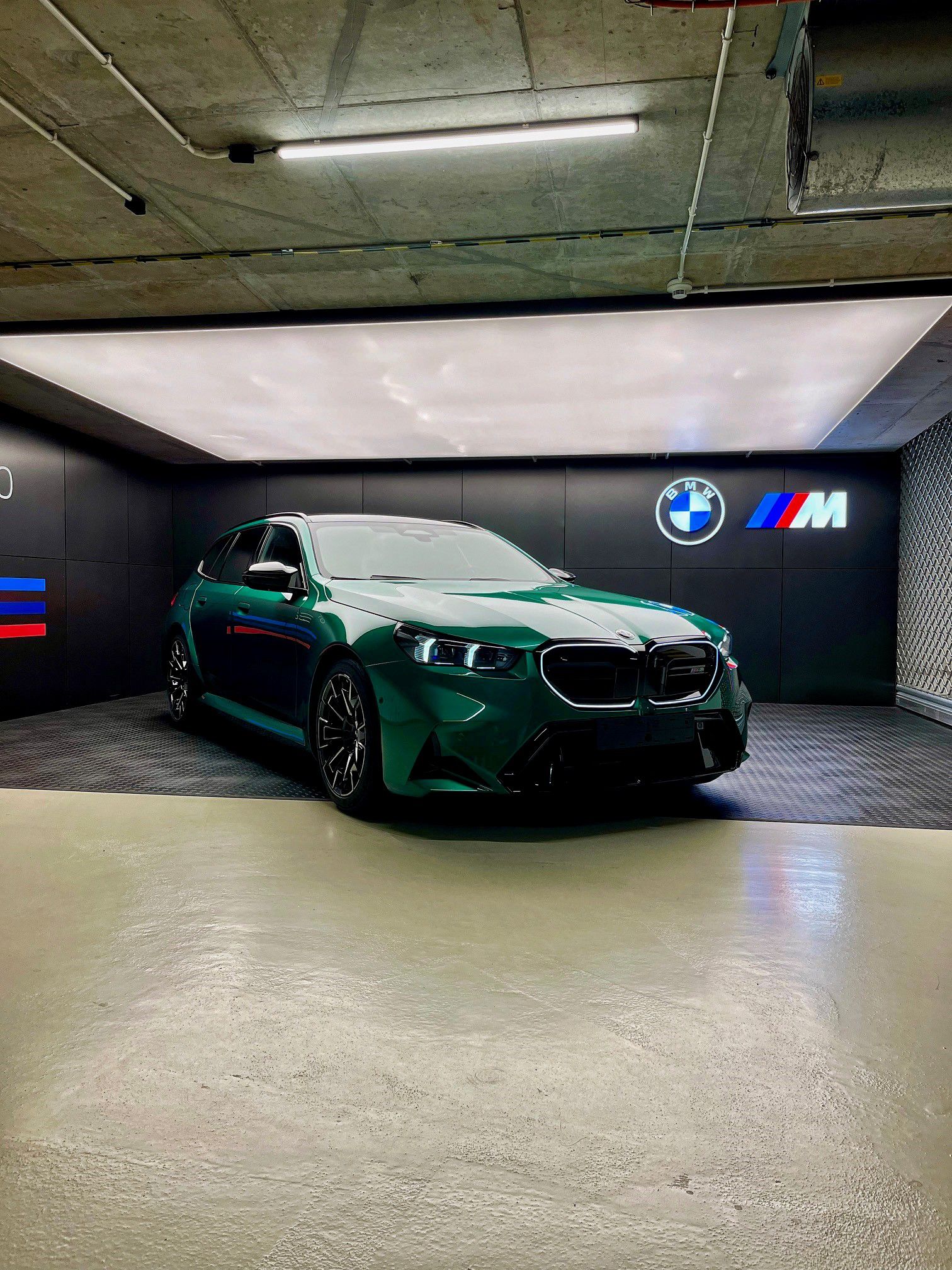 M5 Touring in green colour