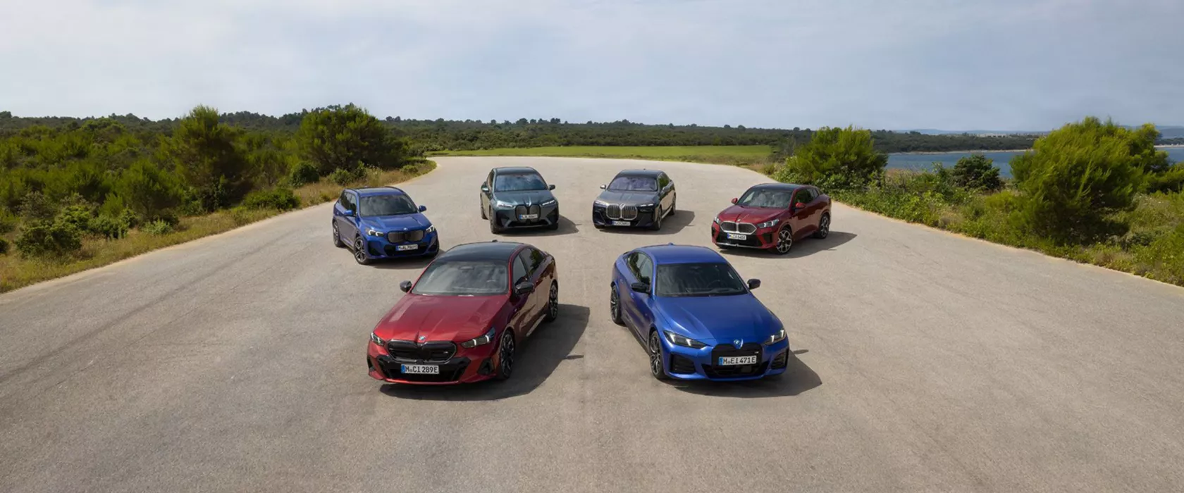 BMW Corporate Sales voor bedrijven en zakelijke klanten man voor een BMW