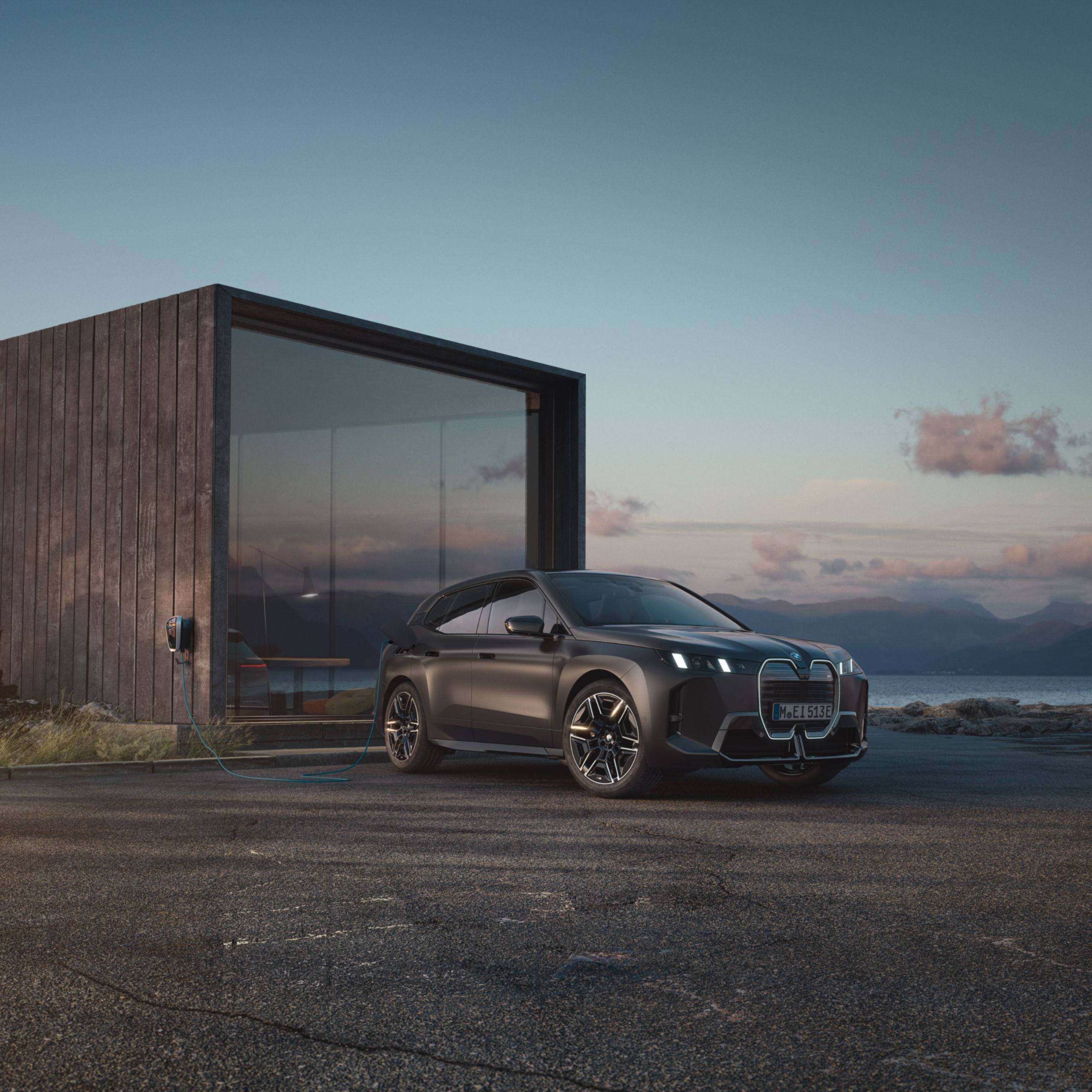 Home Charging w BMW iX M70