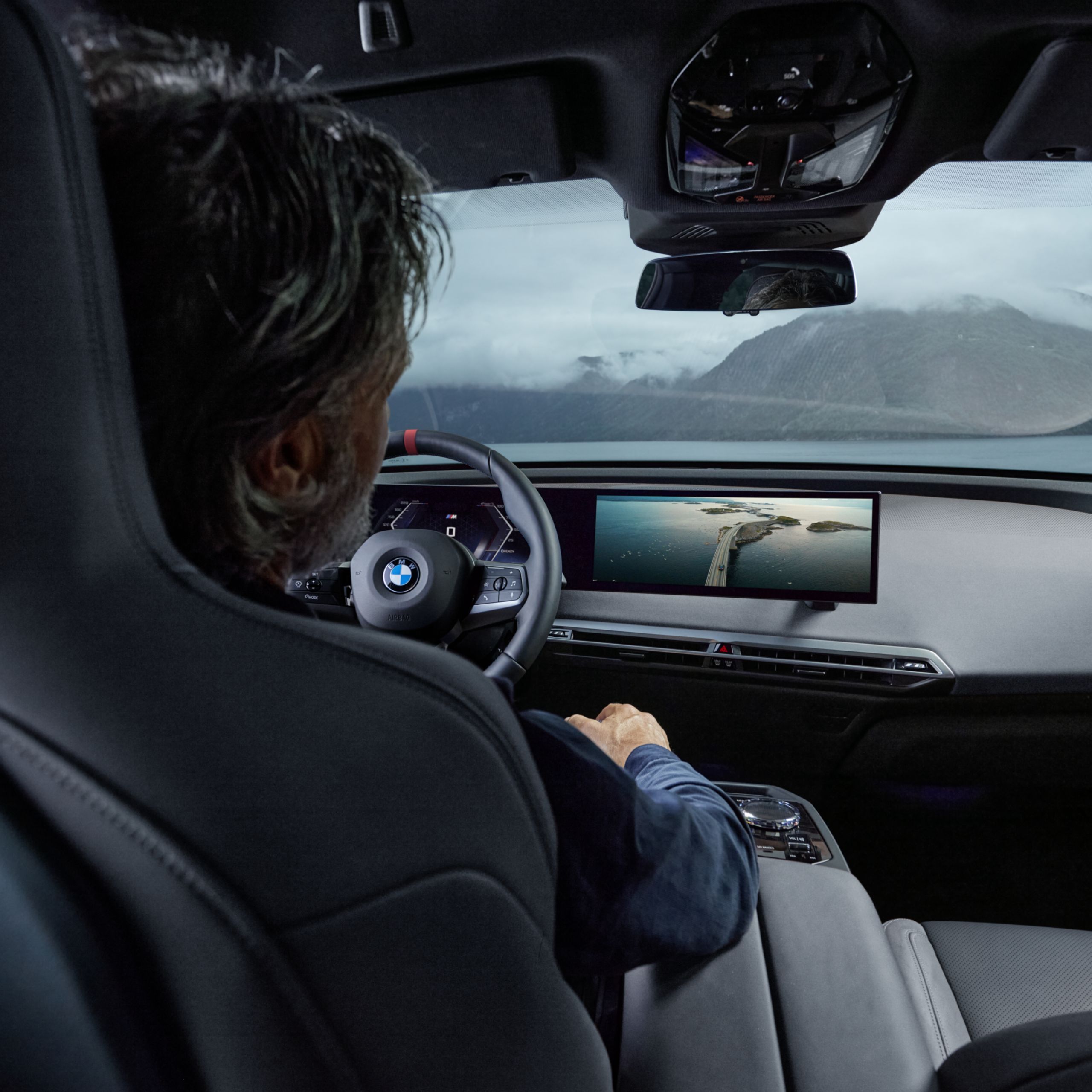 Strumieniowanie filmów w BMW iX M70
