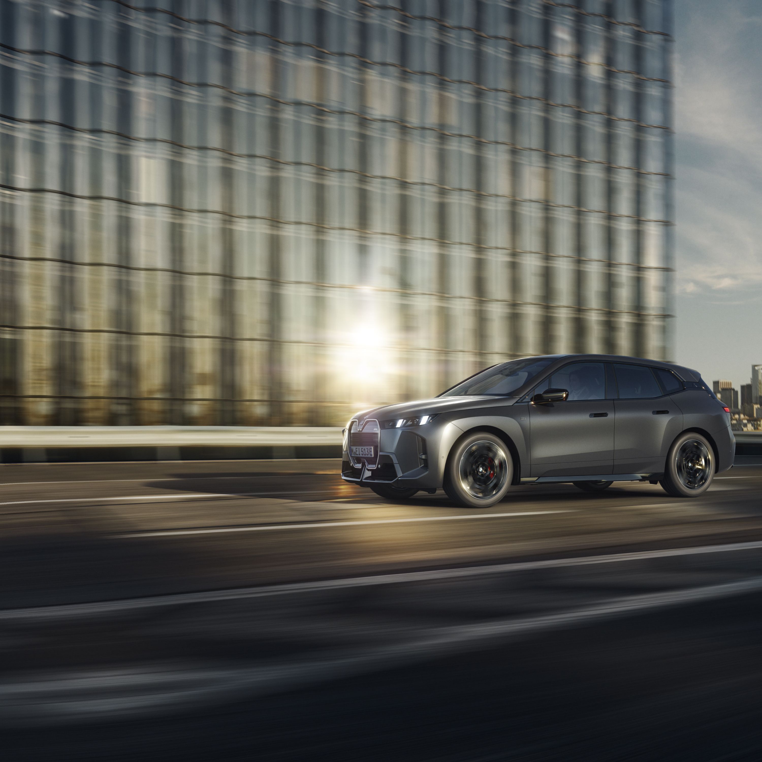 BMW iX M70 на пръв поглед