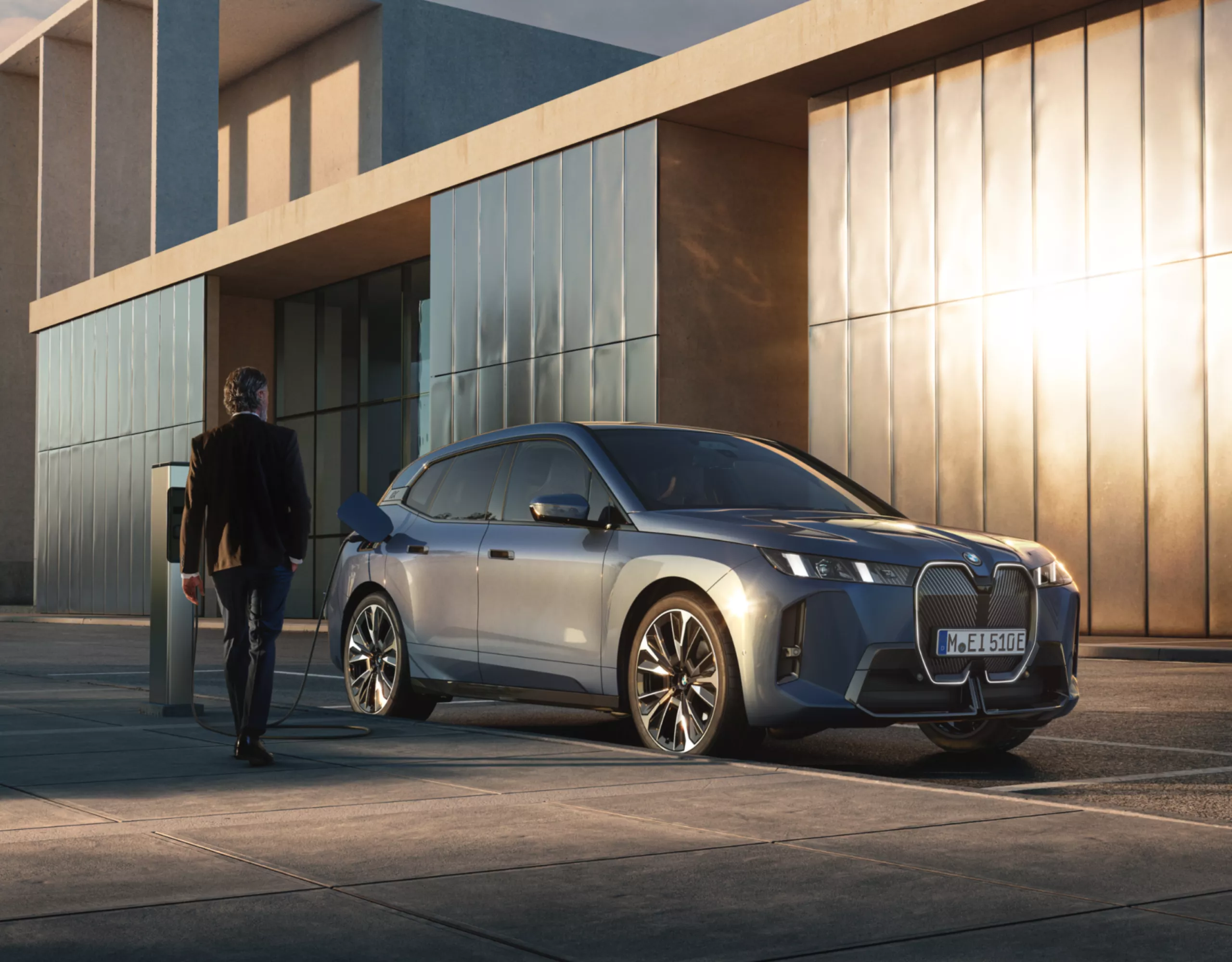 BMW iX schnell laden