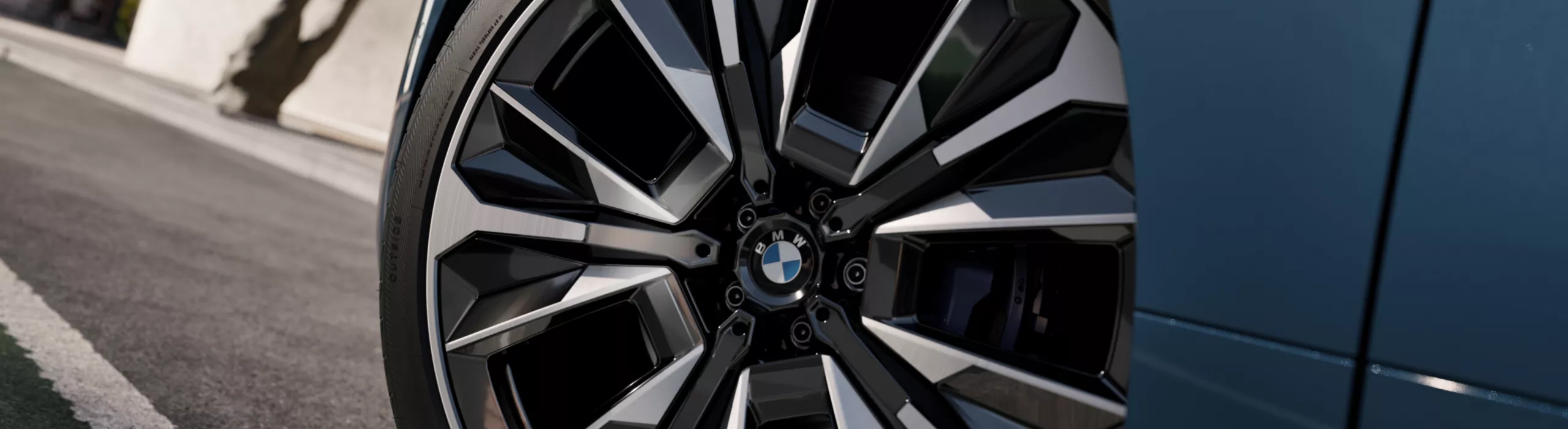 BMW iX，23吋輪圈