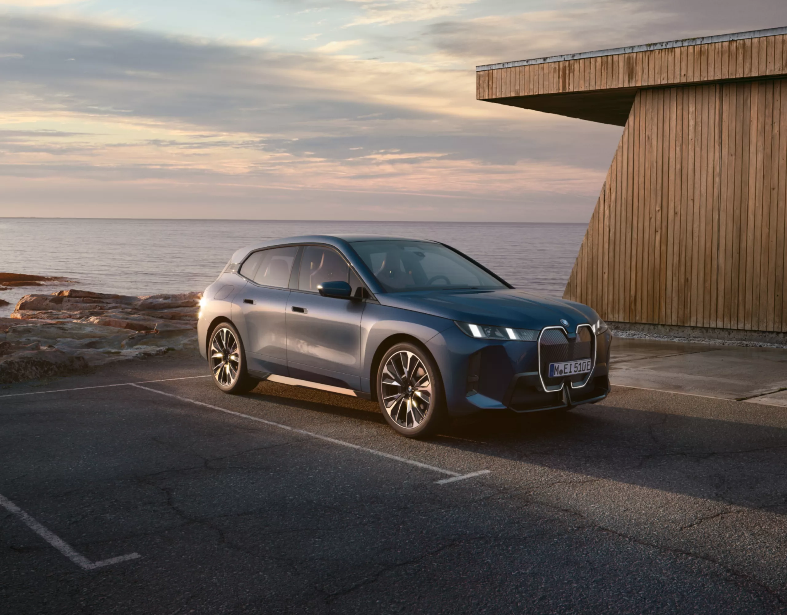 ระบบกันสะเทือนด้วยถุงลม 2 เพลาแบบปรับอัตโนมัติของ BMW iX