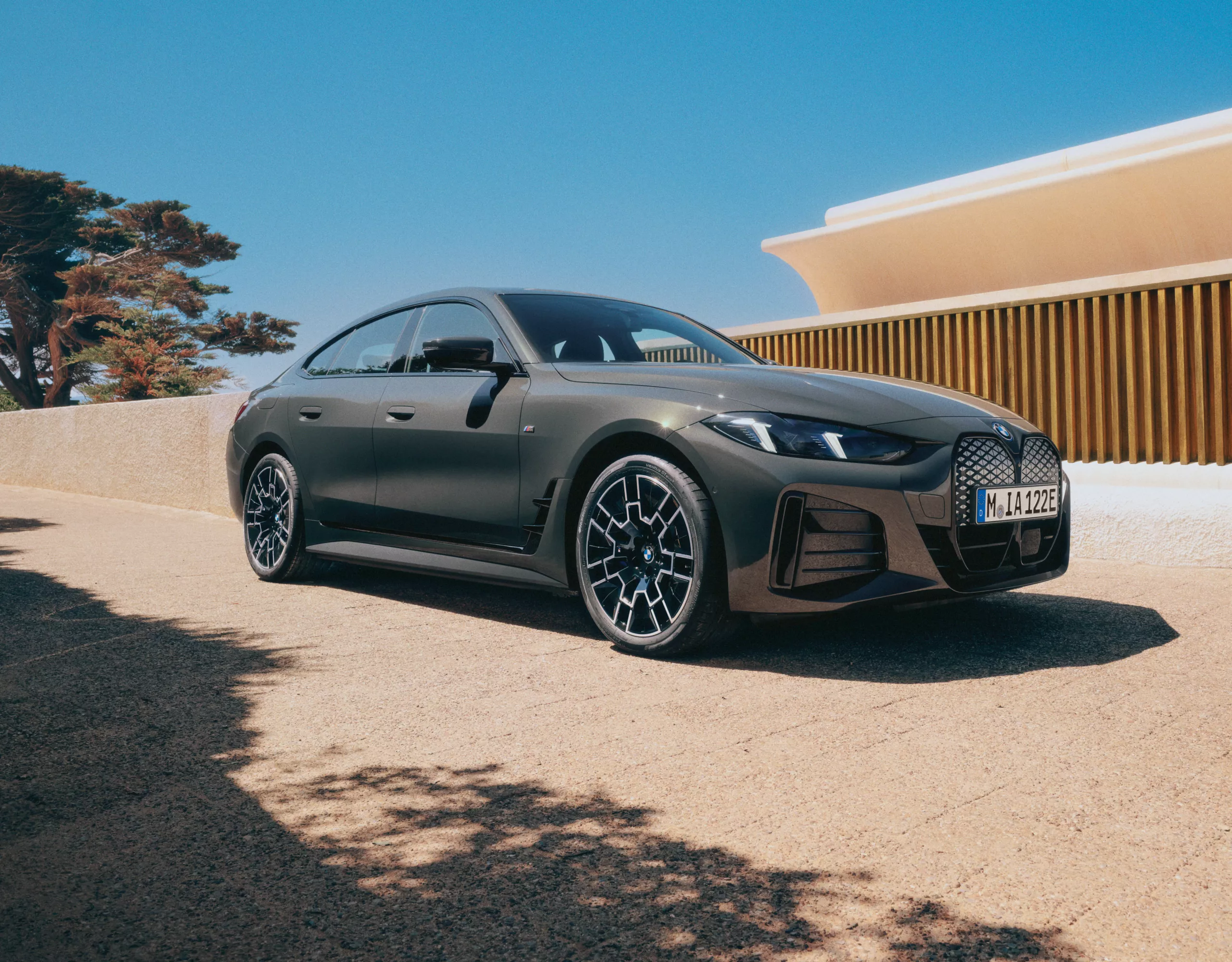 BMW i4 Gran Coupé grey front view 