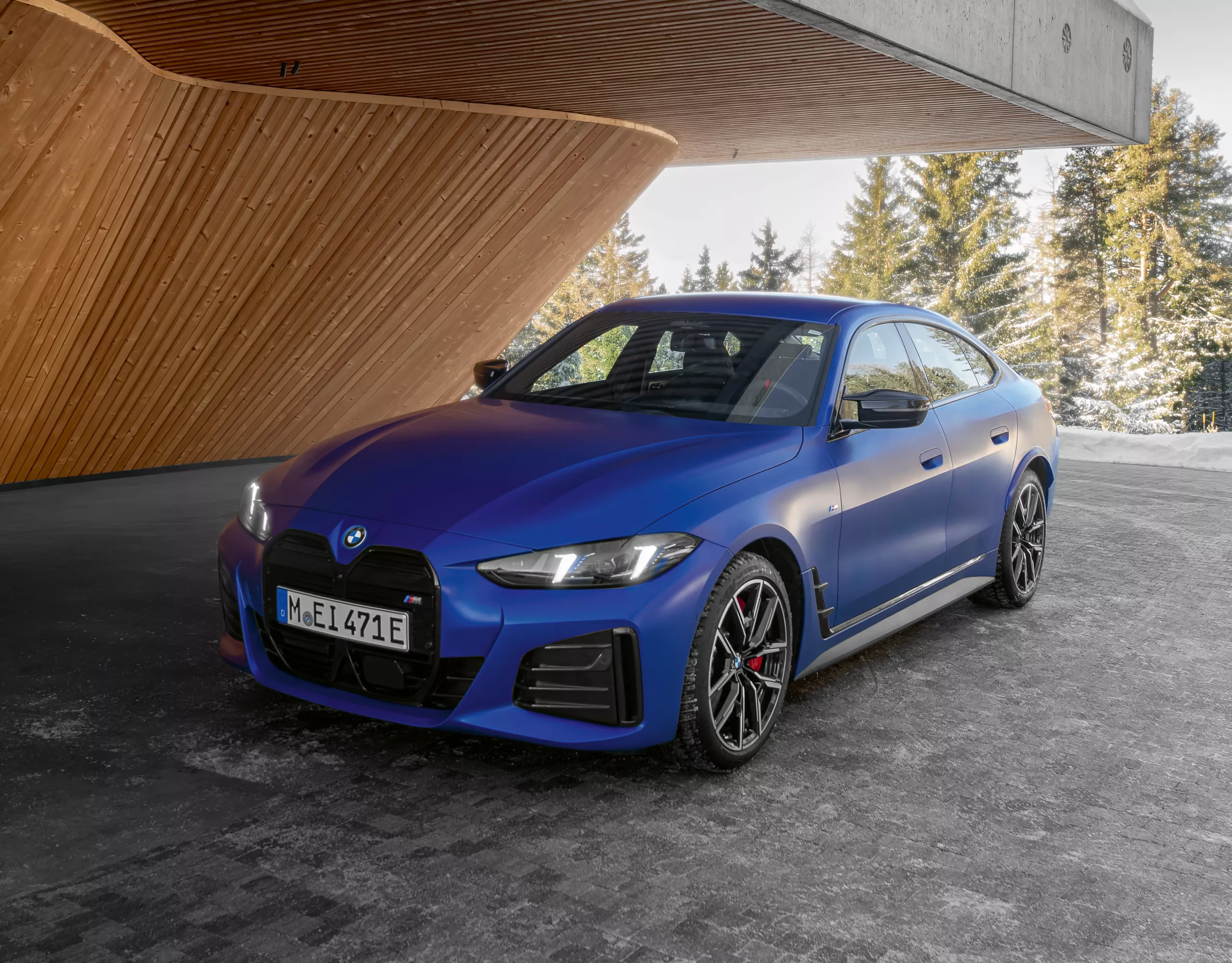 BMW i4 M50 Gran Coupé blue front view