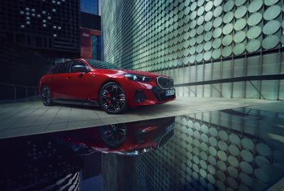 BMW i5 M60 xDrive red front view 