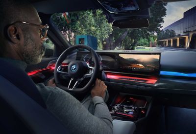 BMW i5 Touring green interior