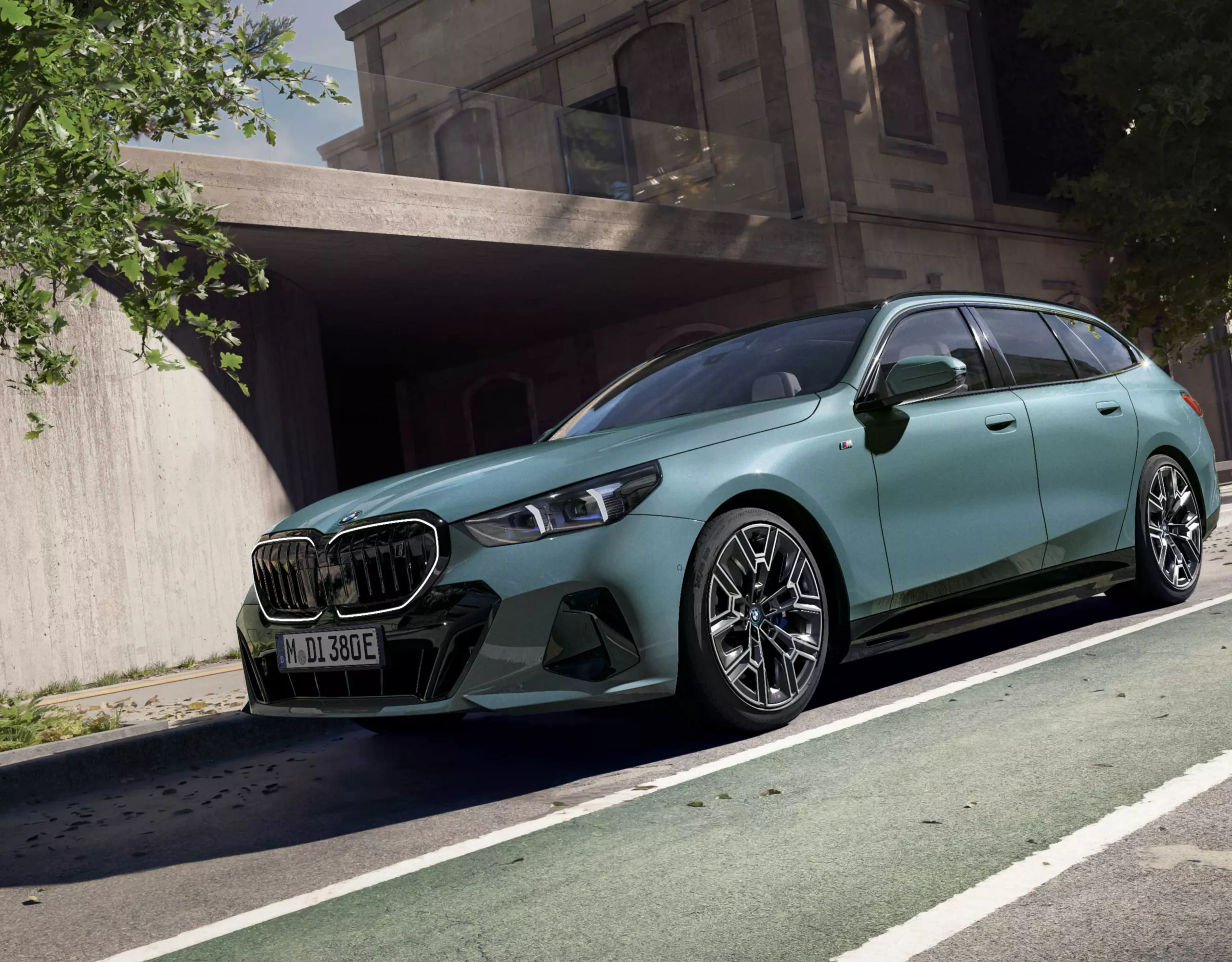 BMW i5 Touring green front view