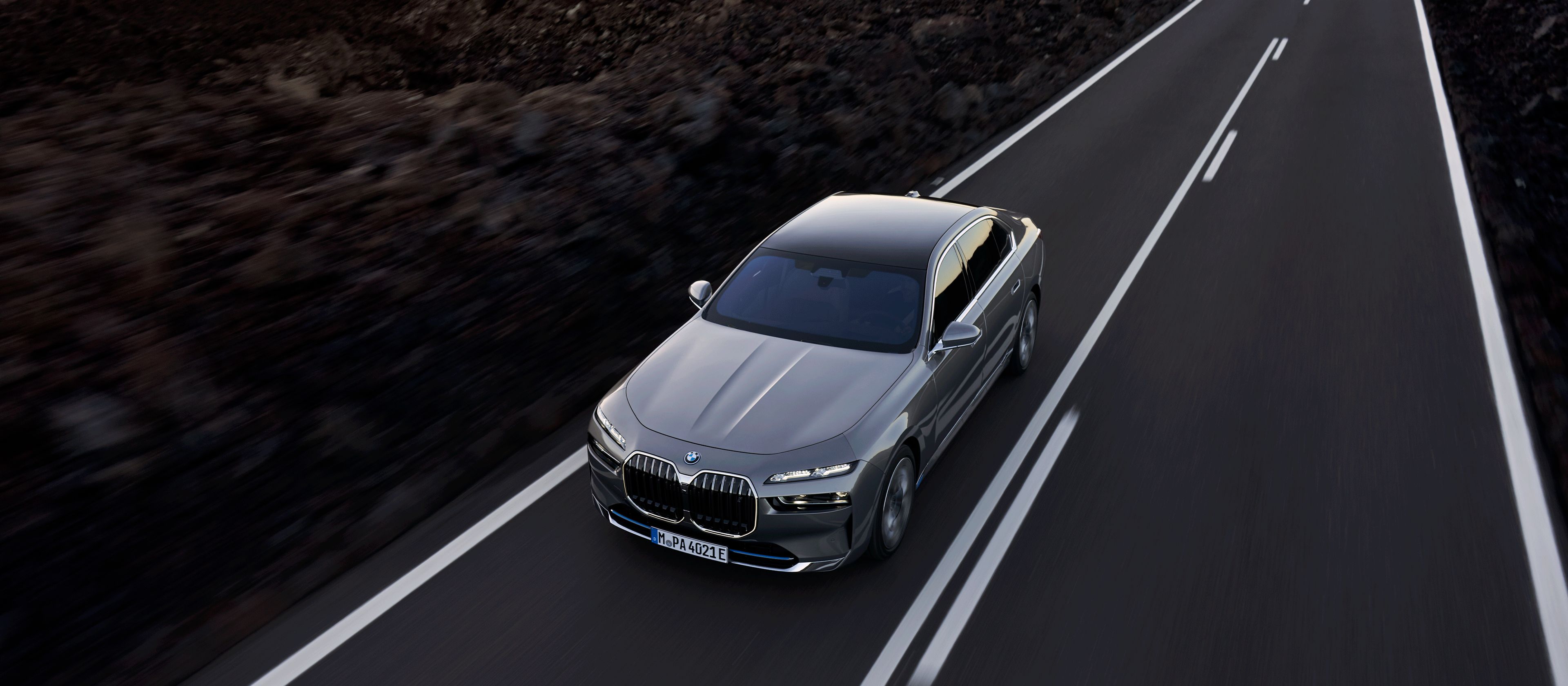 BMW i7