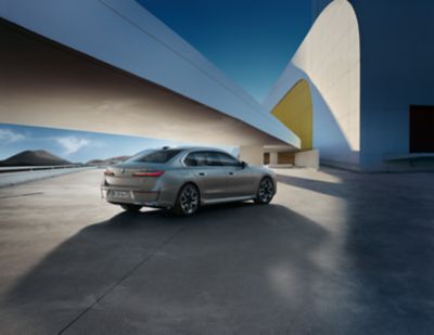 BMW i7 grey rear view