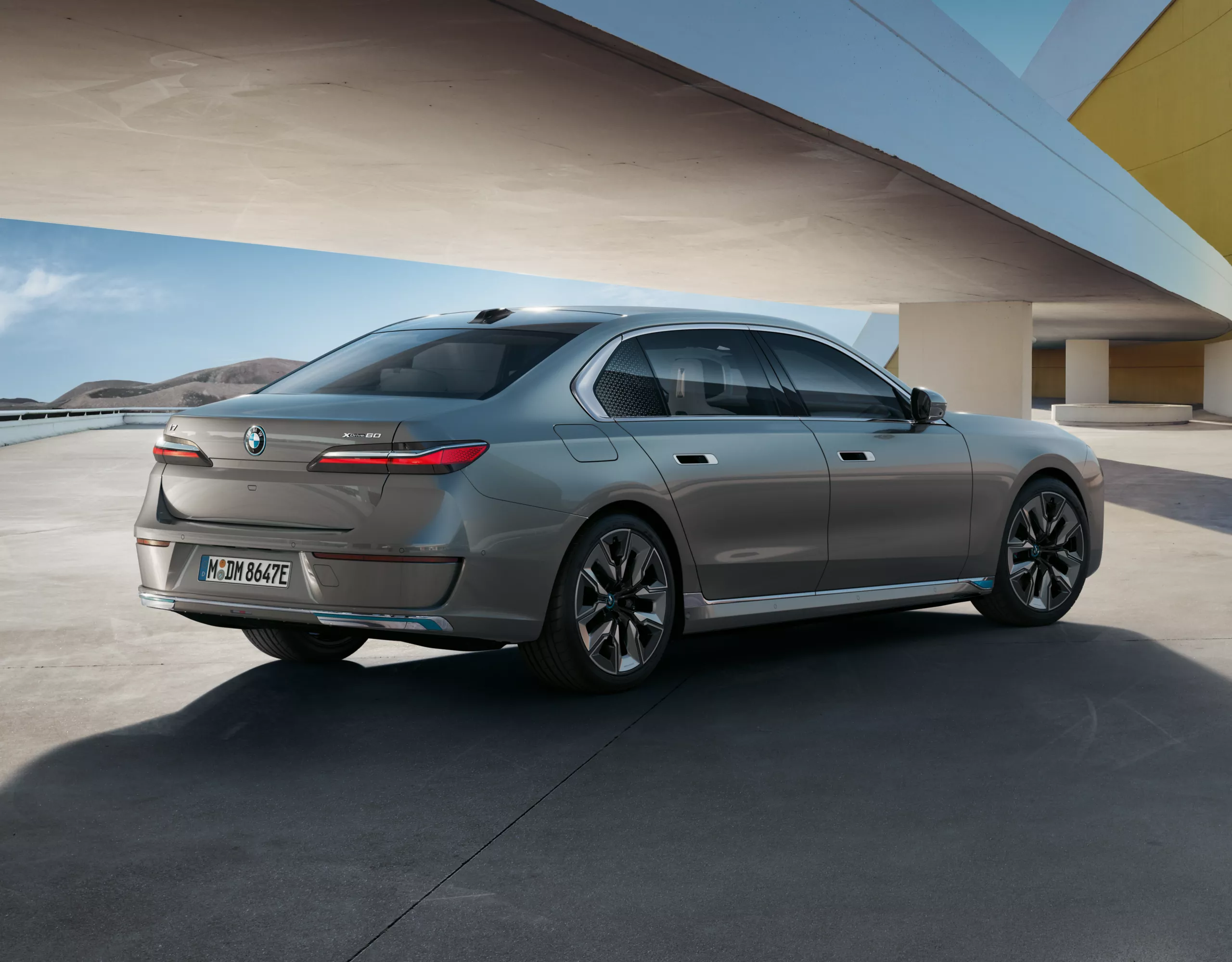 BMW i7 grey rear view