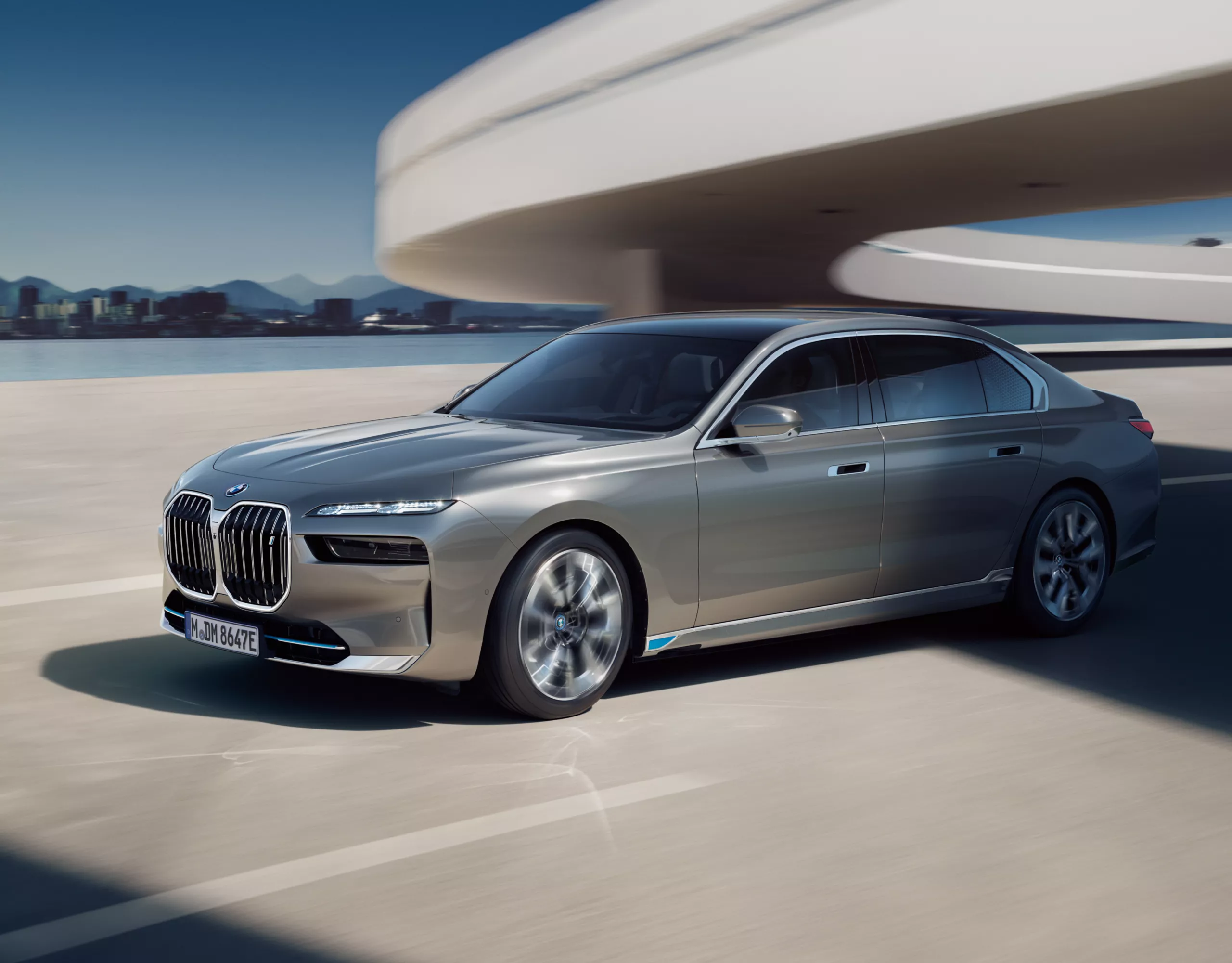 BMW i7 grey front view